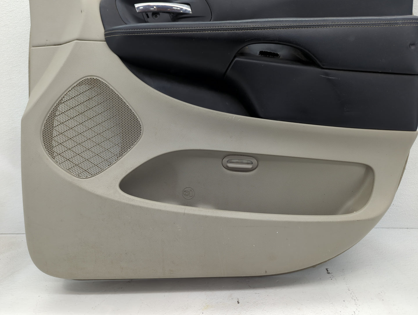 2011 Chrysler Town & Country Front Right Passenger Interior Door Panel Trim - Oemusedautoparts1.com
