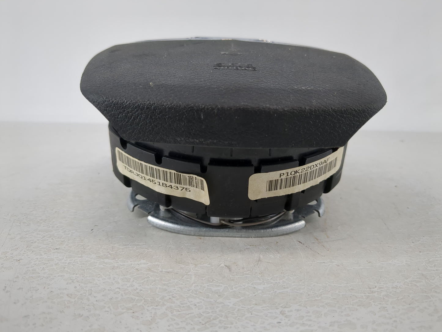 2014-2016 Chrysler Town & Country Air Bag Driver Left Steering Wheel Mounted P/N:(C)6861120 (P)1QK22DX9AF Fits OEM Used Auto