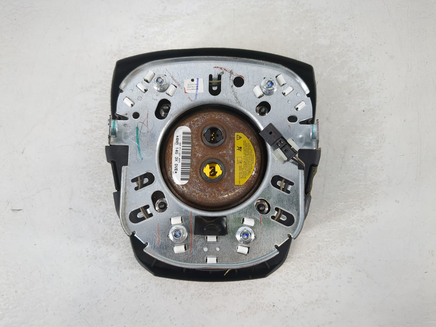 2014-2016 Chrysler Town & Country Air Bag Driver Left Steering Wheel Mounted P/N:(C)6861120 (P)1QK22DX9AF Fits OEM Used Auto