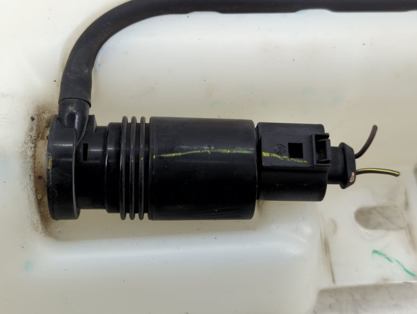 2011-2014 Dodge Avenger Windshield Washer Fluid Reservoir Bottle Oem - Oemusedautoparts1.com