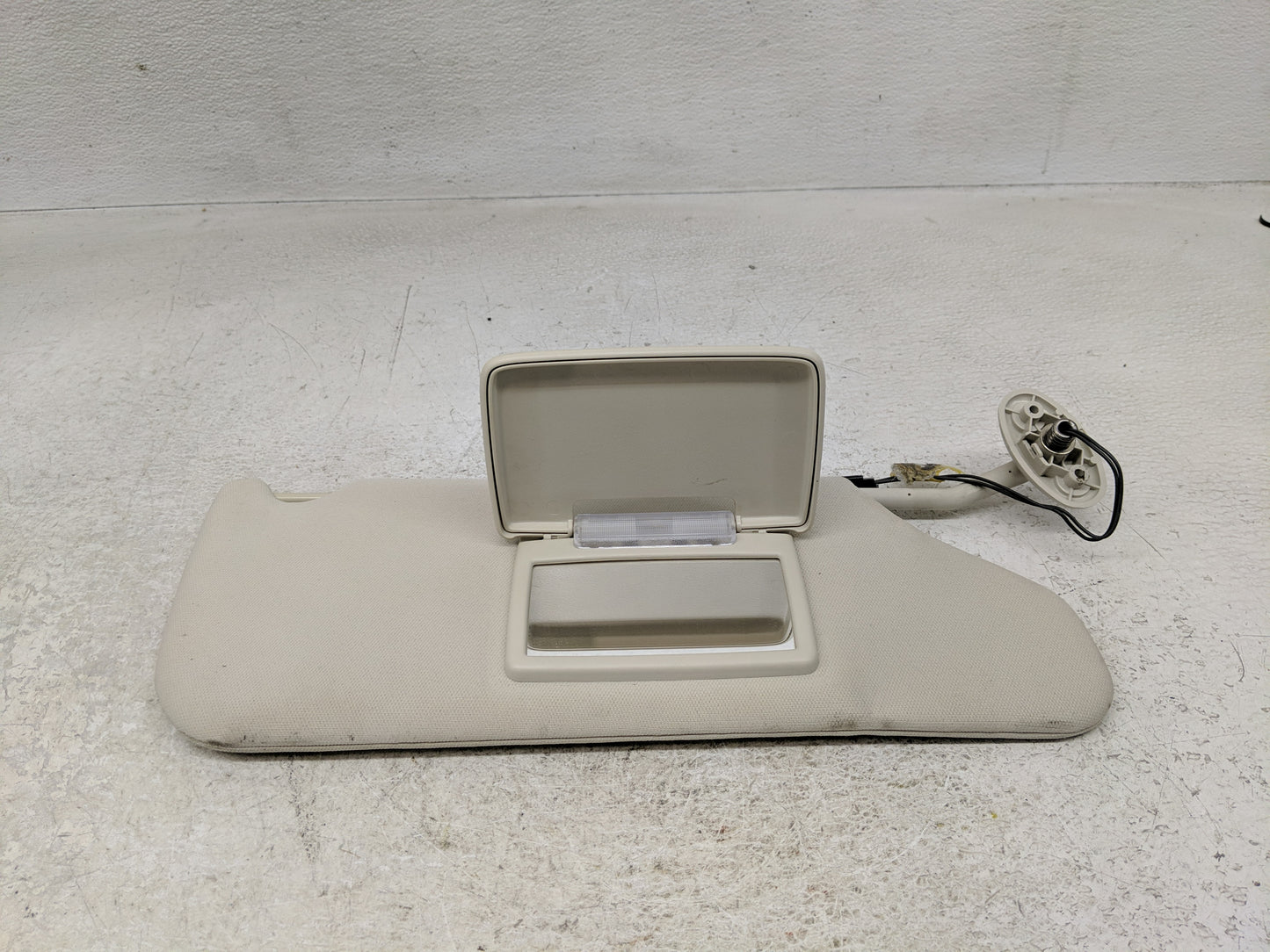 2011-2014 Dodge Avenger Sun Visor Shade Replacement Passenger Right Mirror Fits Fits 2011 2012 2013 2014 OEM Used Auto Parts