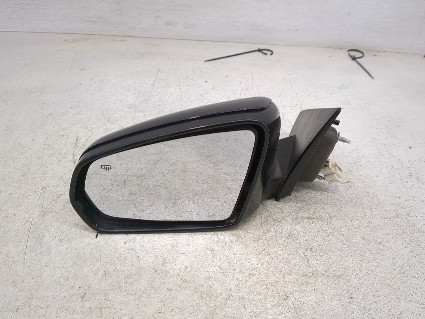 2013-2014 Dodge Avenger Driver Side View Mirror - Left Door Mirror OEM Used - Oemusedautoparts1.com