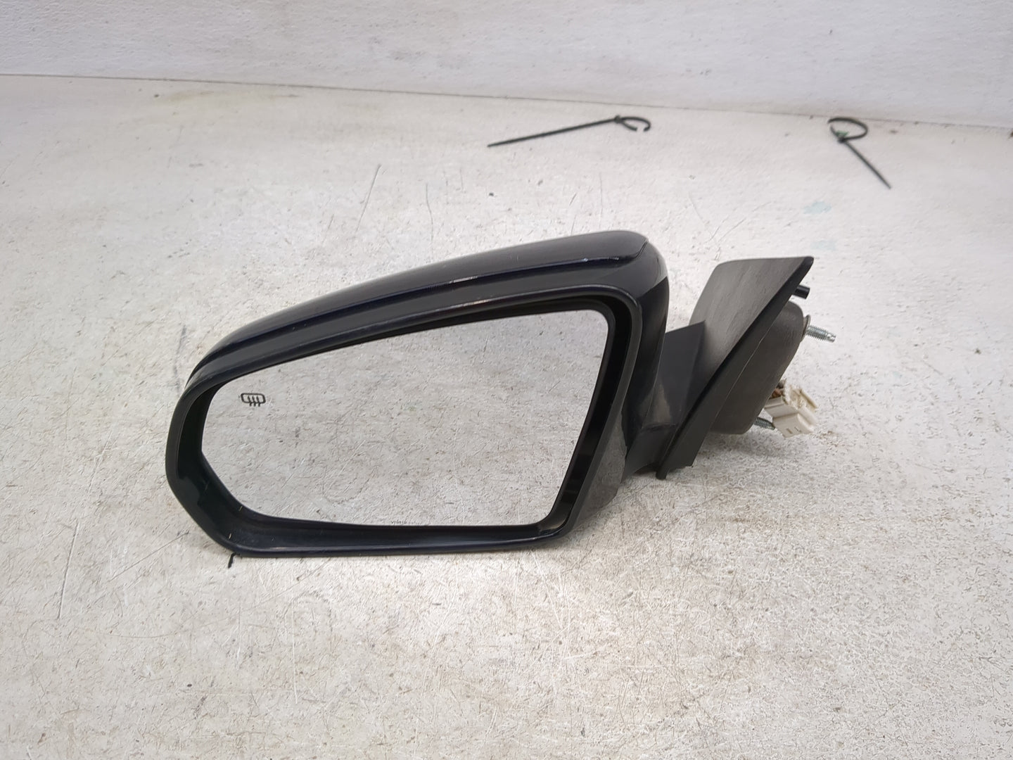 2013-2014 Dodge Avenger Driver Side View Mirror - Left Door Mirror OEM Used - Oemusedautoparts1.com