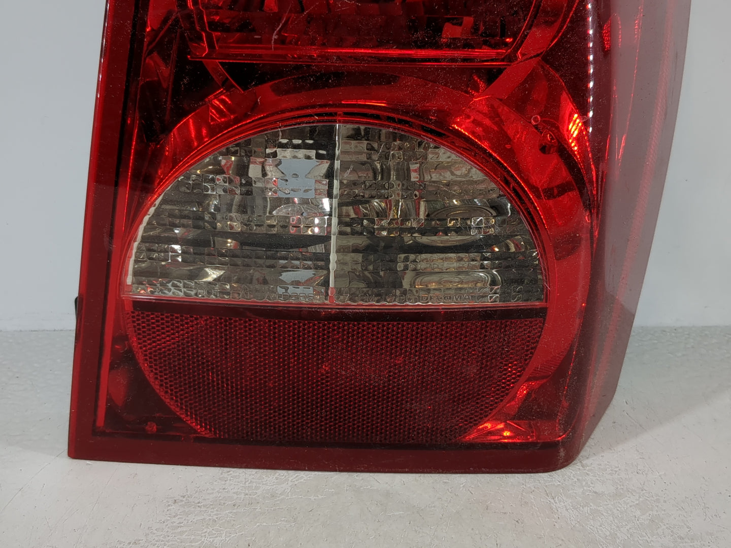 2008-2012 Dodge Caliber Tail Light Assembly Passenger Right OEM P/N:05303880 05303752 Fits Fits 2008 2009 2010 2011 2012 OEM