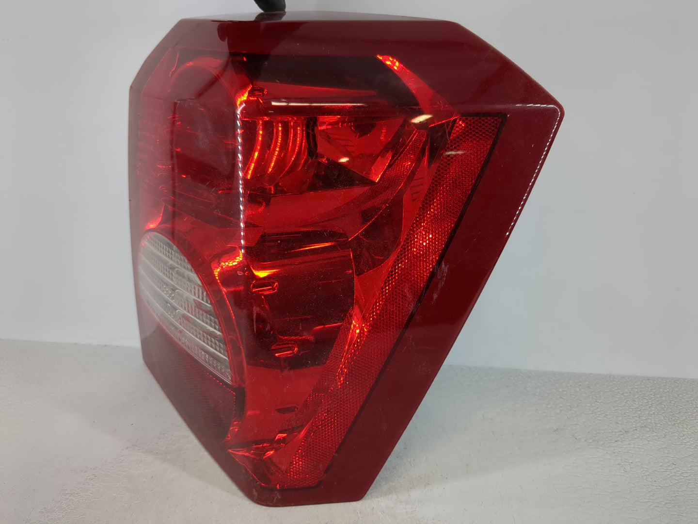 2008-2012 Dodge Caliber Tail Light Assembly Passenger Right OEM P/N:05303880 05303752 Fits Fits 2008 2009 2010 2011 2012 OEM