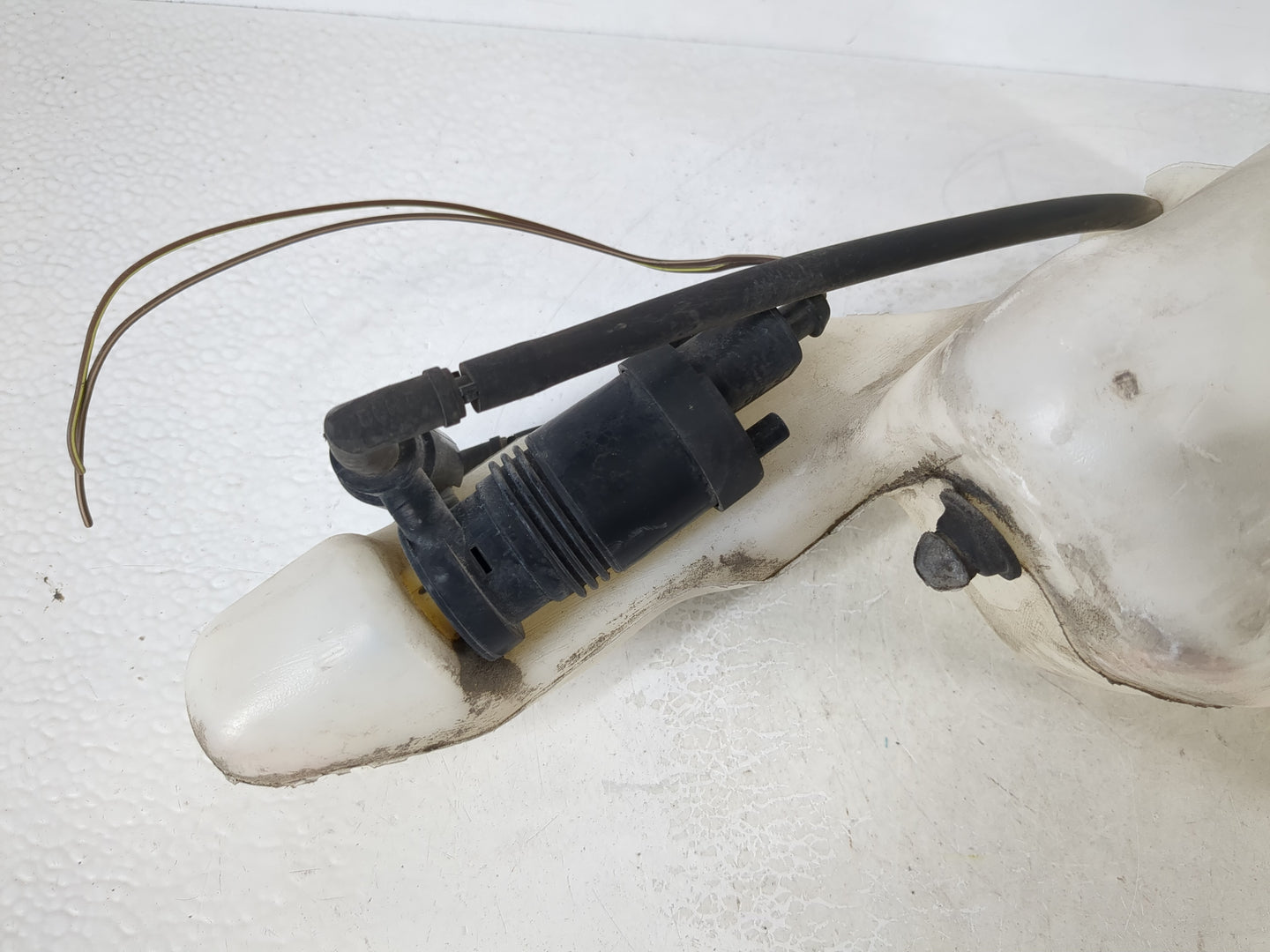 2007-2012 Dodge Caliber Windshield Washer Fluid Reservoir Bottle Oem - Oemusedautoparts1.com