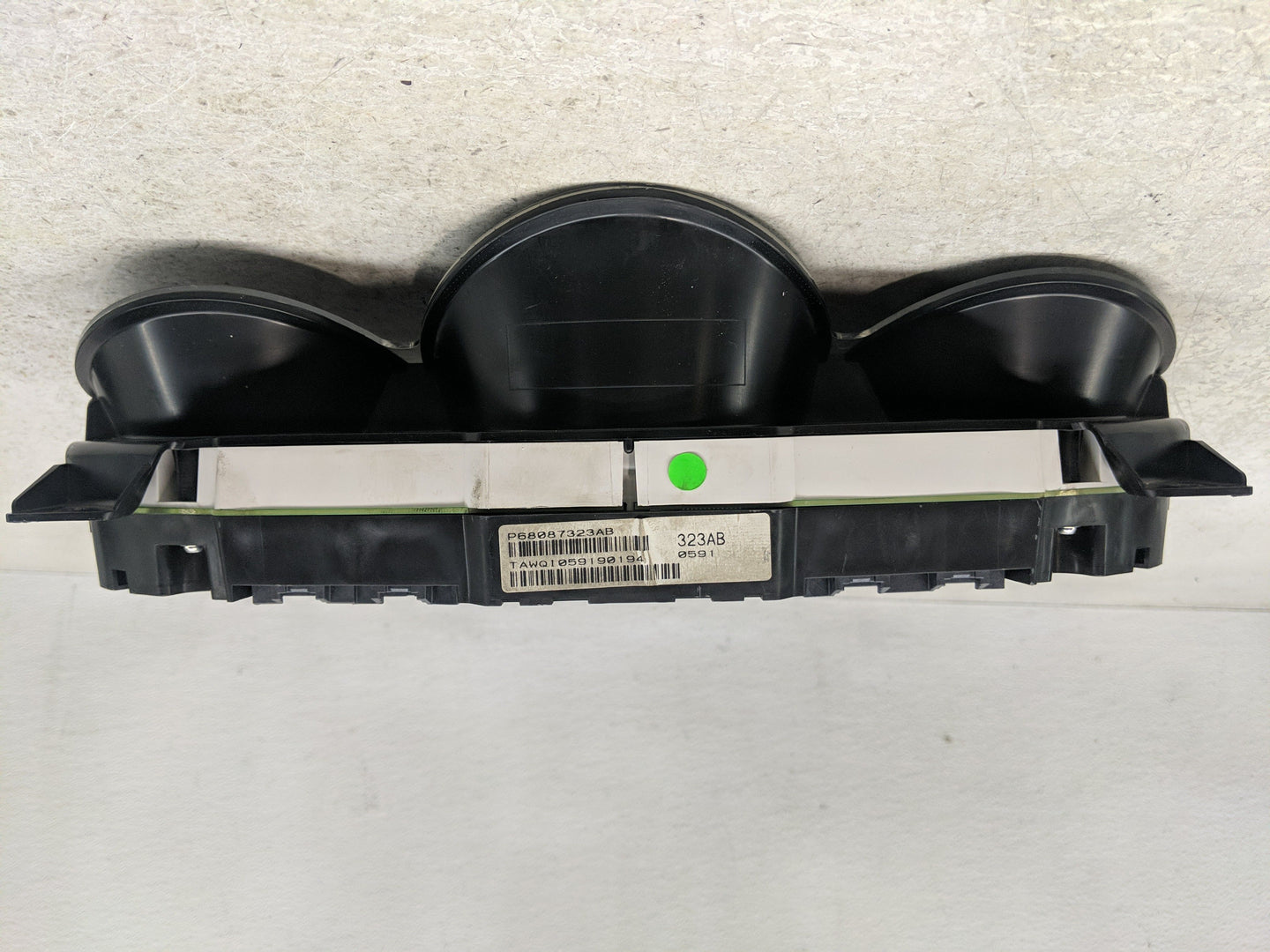 2011-2012 Dodge Caliber Instrument Cluster Speedometer Gauges P/N:P68087323AB Fits Fits 2011 2012 OEM Used Auto Parts - Oemu