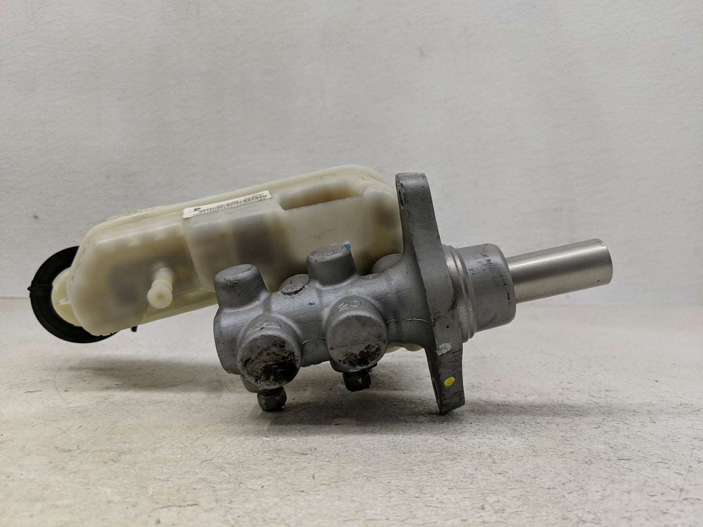 2007-2012 Dodge Caliber Brake Master Cylinder 1300376 - Oemusedautoparts1.com