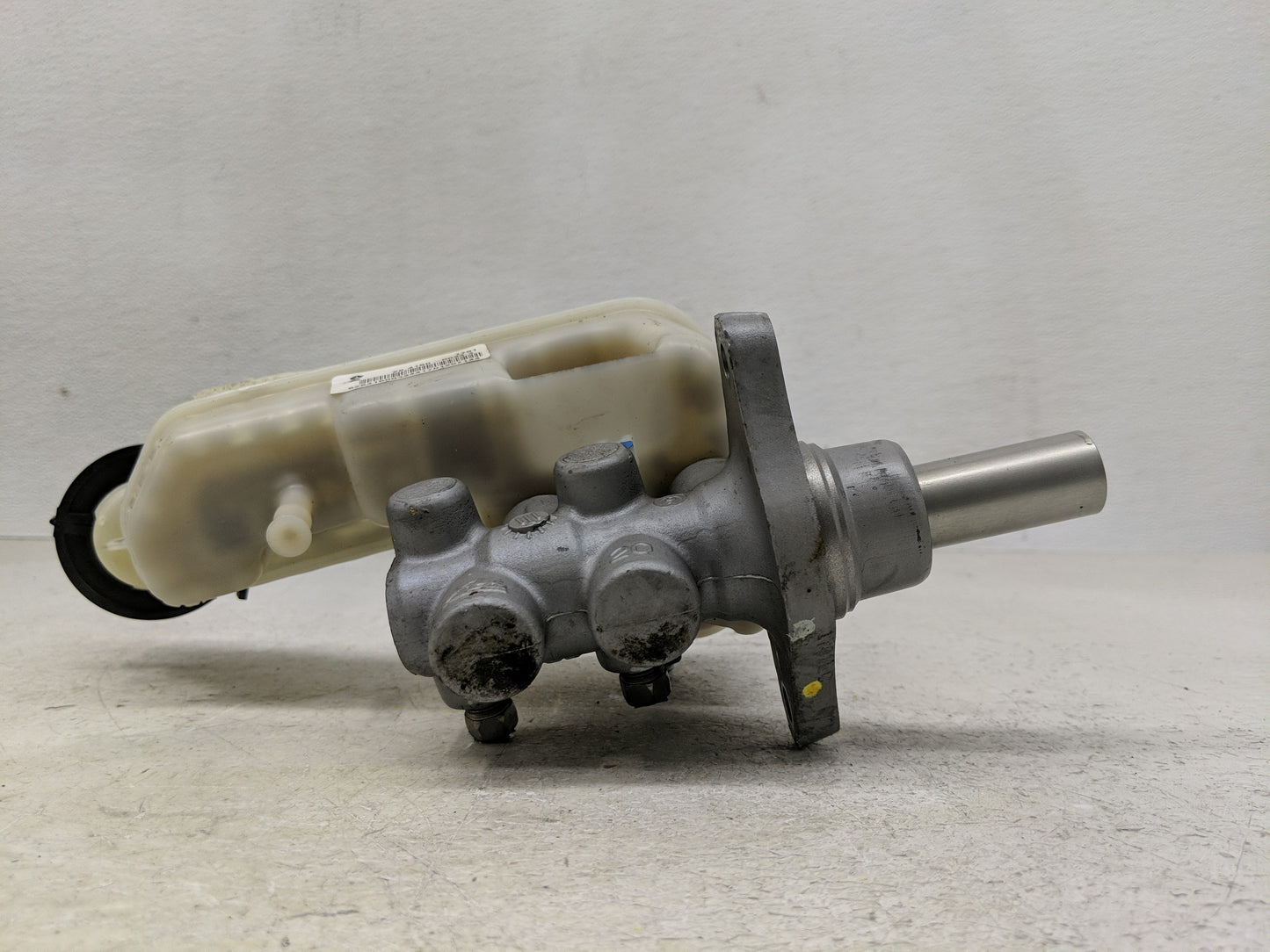 2007-2012 Dodge Caliber Brake Master Cylinder 1300376 - Oemusedautoparts1.com