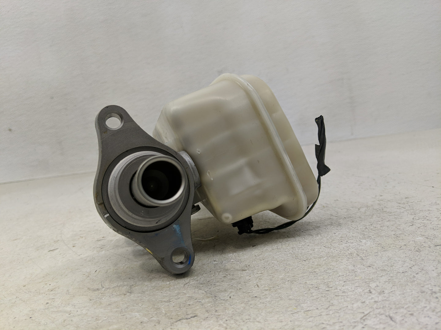 2007-2012 Dodge Caliber Brake Master Cylinder 1300376 - Oemusedautoparts1.com