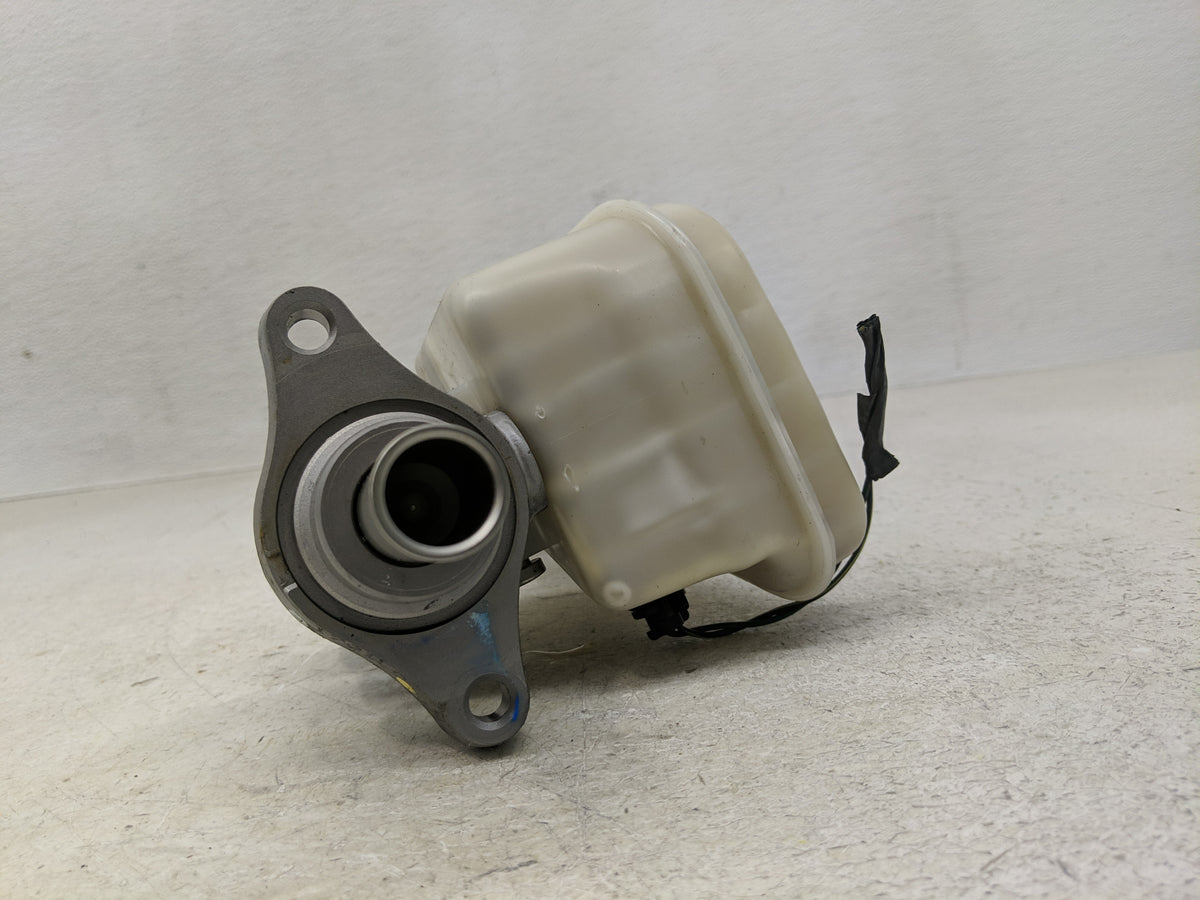 2007-2012 Dodge Caliber Brake Master Cylinder 1300376 - Oemusedautoparts1.com