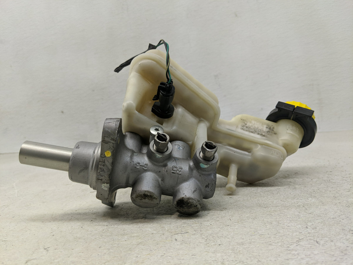 2007-2012 Dodge Caliber Brake Master Cylinder 1300376 - Oemusedautoparts1.com