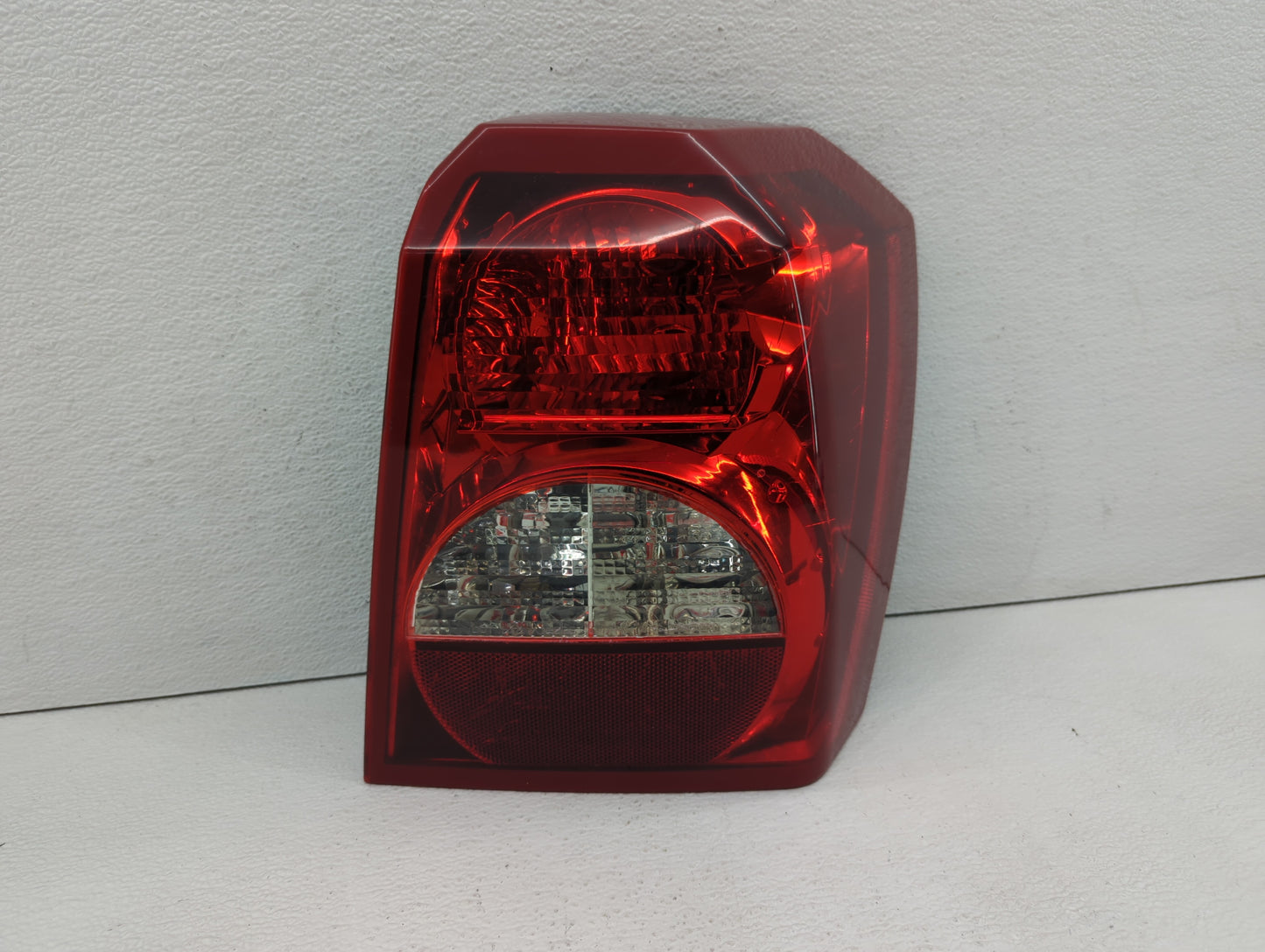 2008-2012 Dodge Caliber Tail Light Assembly Passenger Right OEM P/N:P05160360AA Fits Fits 2008 2009 2010 2011 2012 OEM Used 