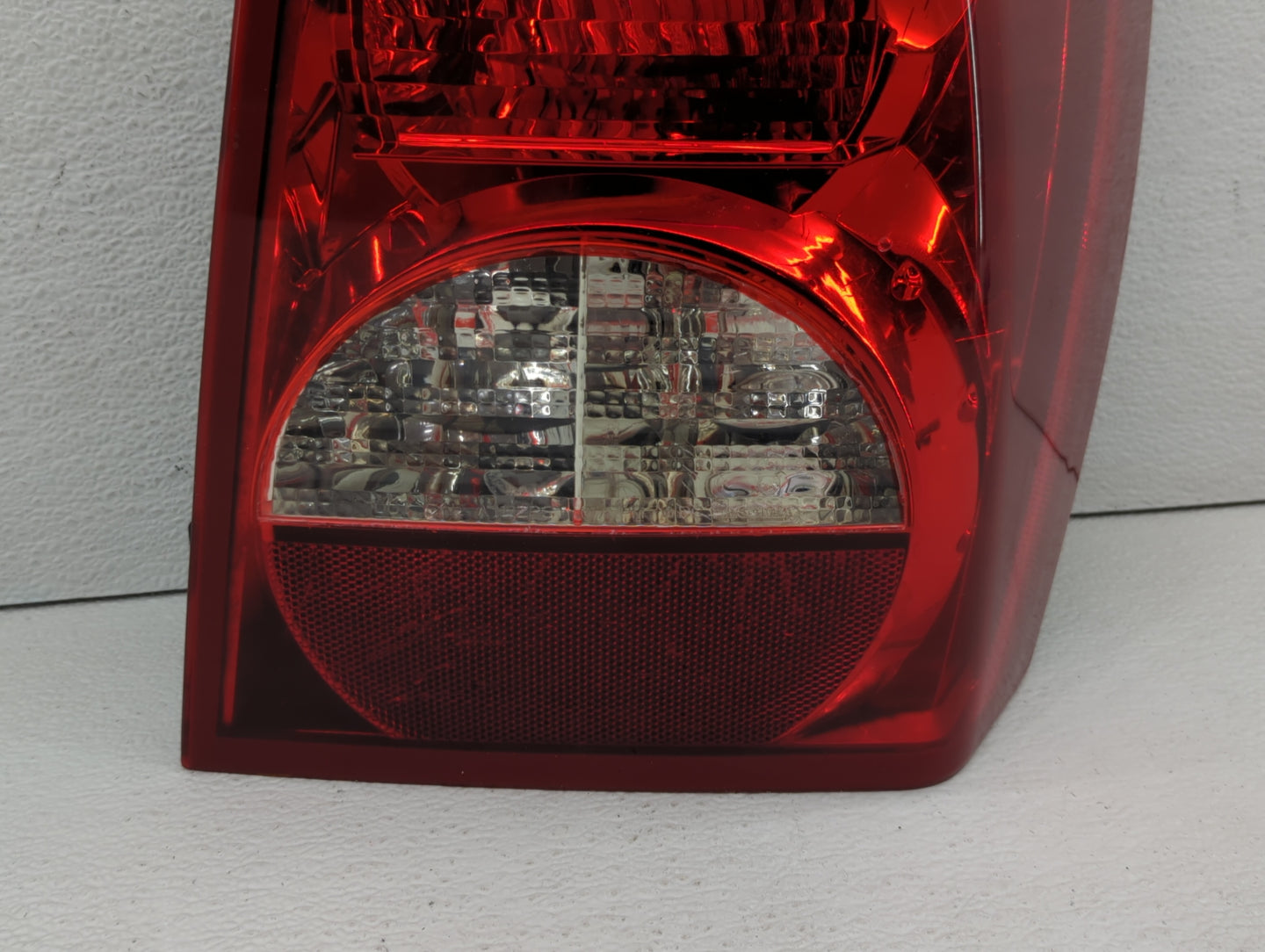 2008-2012 Dodge Caliber Tail Light Assembly Passenger Right OEM P/N:P05160360AA Fits Fits 2008 2009 2010 2011 2012 OEM Used 