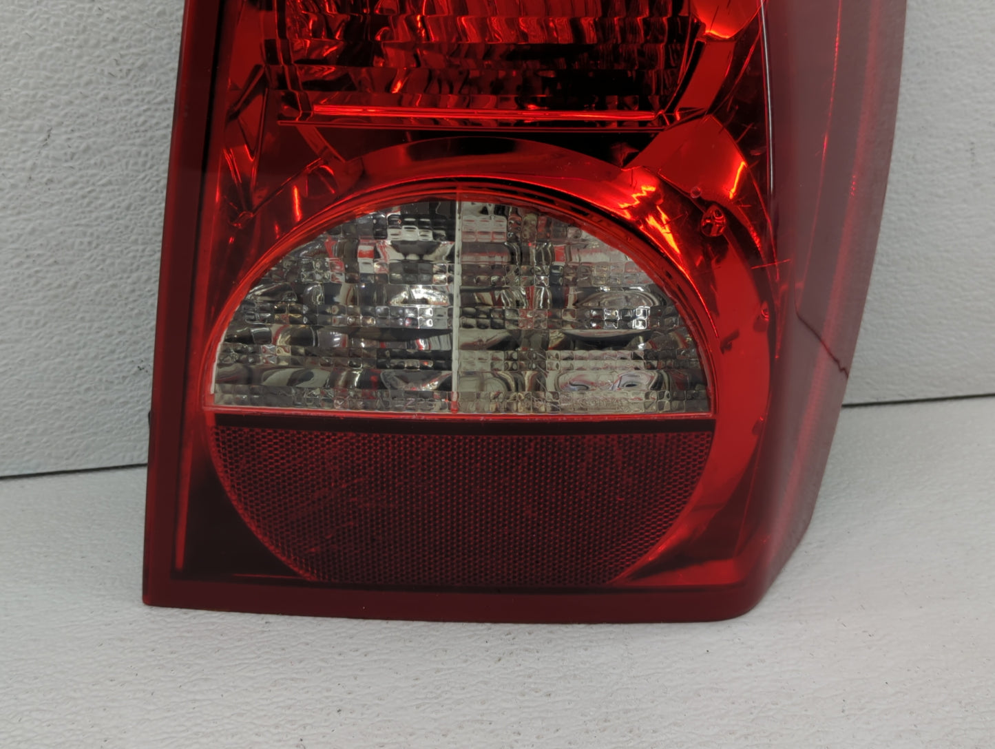 2008-2012 Dodge Caliber Tail Light Assembly Passenger Right OEM P/N:P05160360AA Fits Fits 2008 2009 2010 2011 2012 OEM Used 