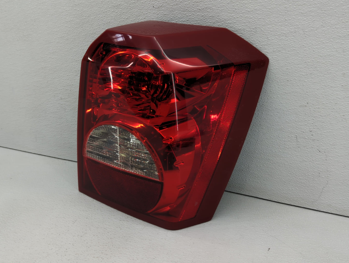 2008-2012 Dodge Caliber Tail Light Assembly Passenger Right OEM P/N:P05160360AA Fits Fits 2008 2009 2010 2011 2012 OEM Used 
