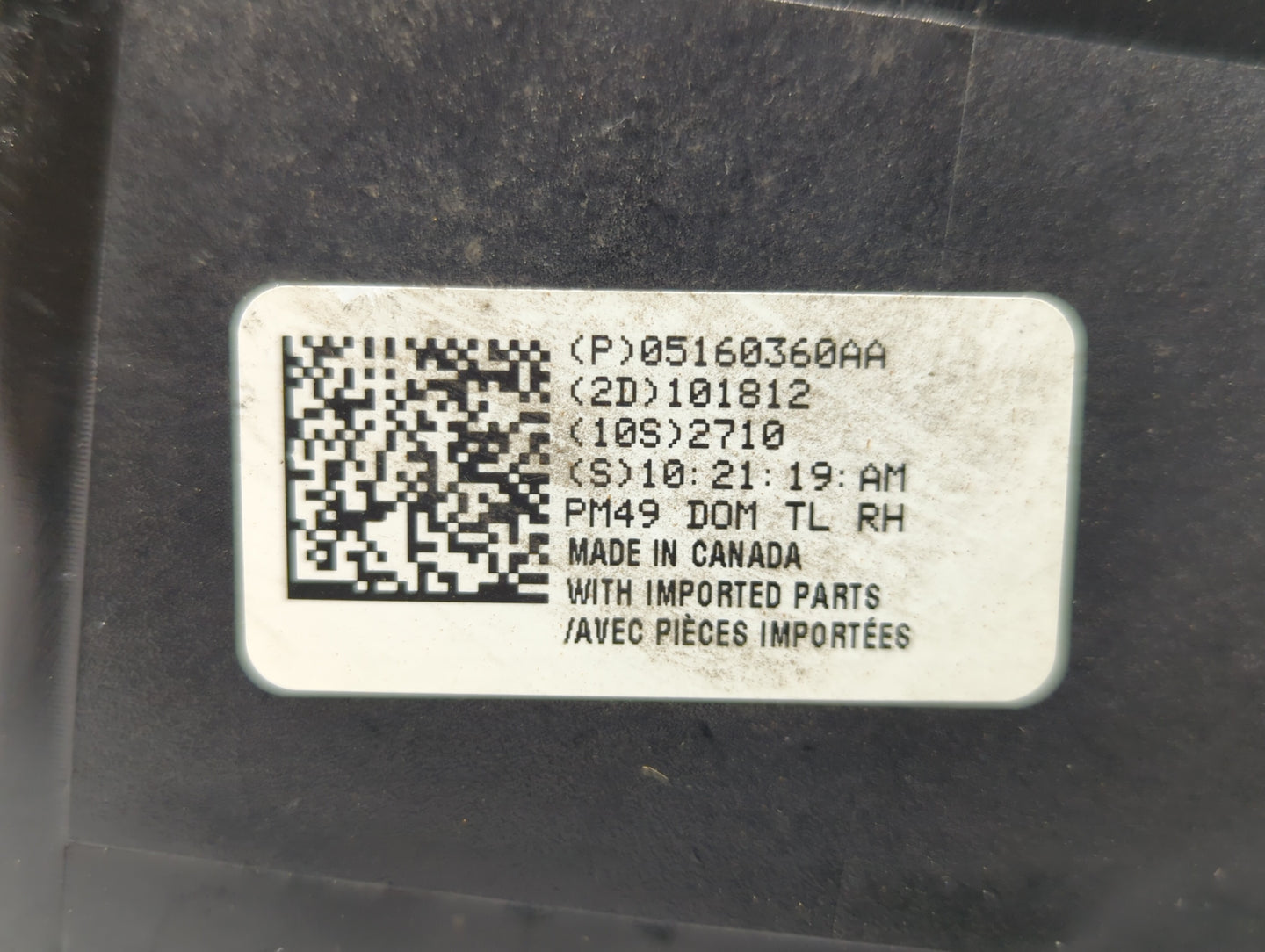 2008-2012 Dodge Caliber Tail Light Assembly Passenger Right OEM P/N:P05160360AA Fits Fits 2008 2009 2010 2011 2012 OEM Used 