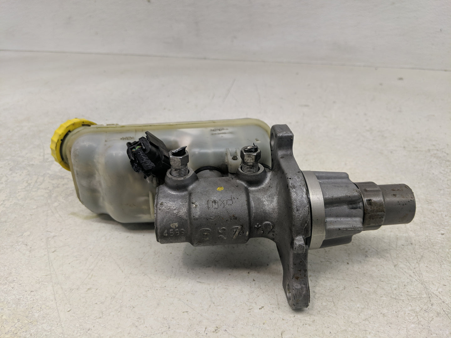 Dodge Caravan Brake Master Cylinder 1312100 - Oemusedautoparts1.com