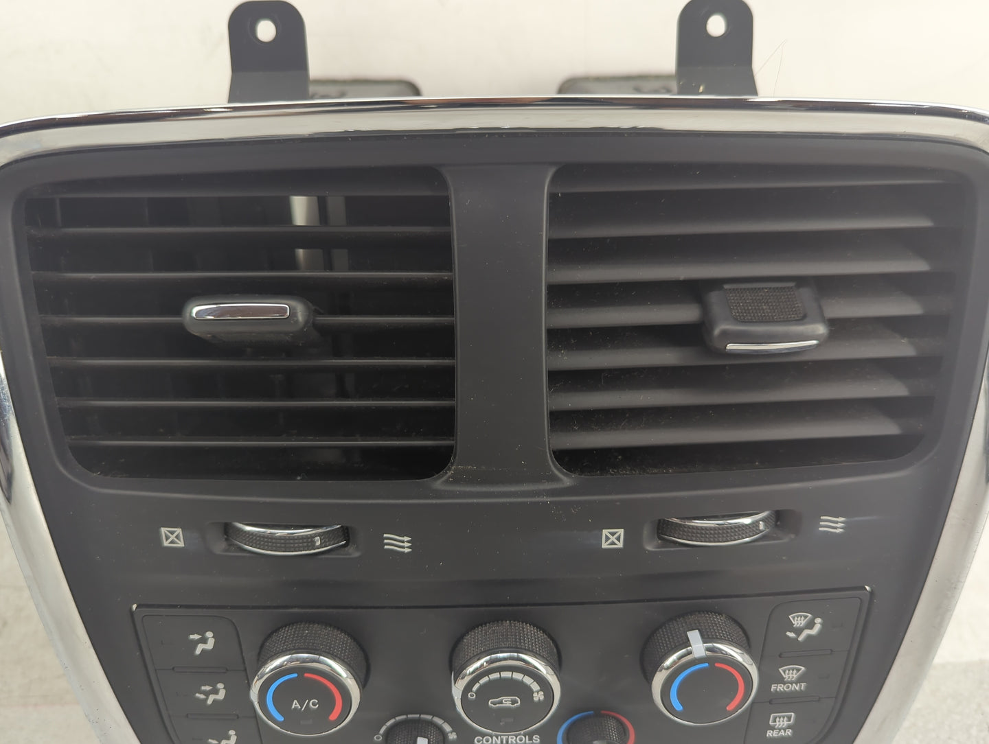 2011 Dodge Caravan Climate Control Module Temperature AC/Heater Replacement P/N:P55111240AC Fits OEM Used Auto Parts - Oemus