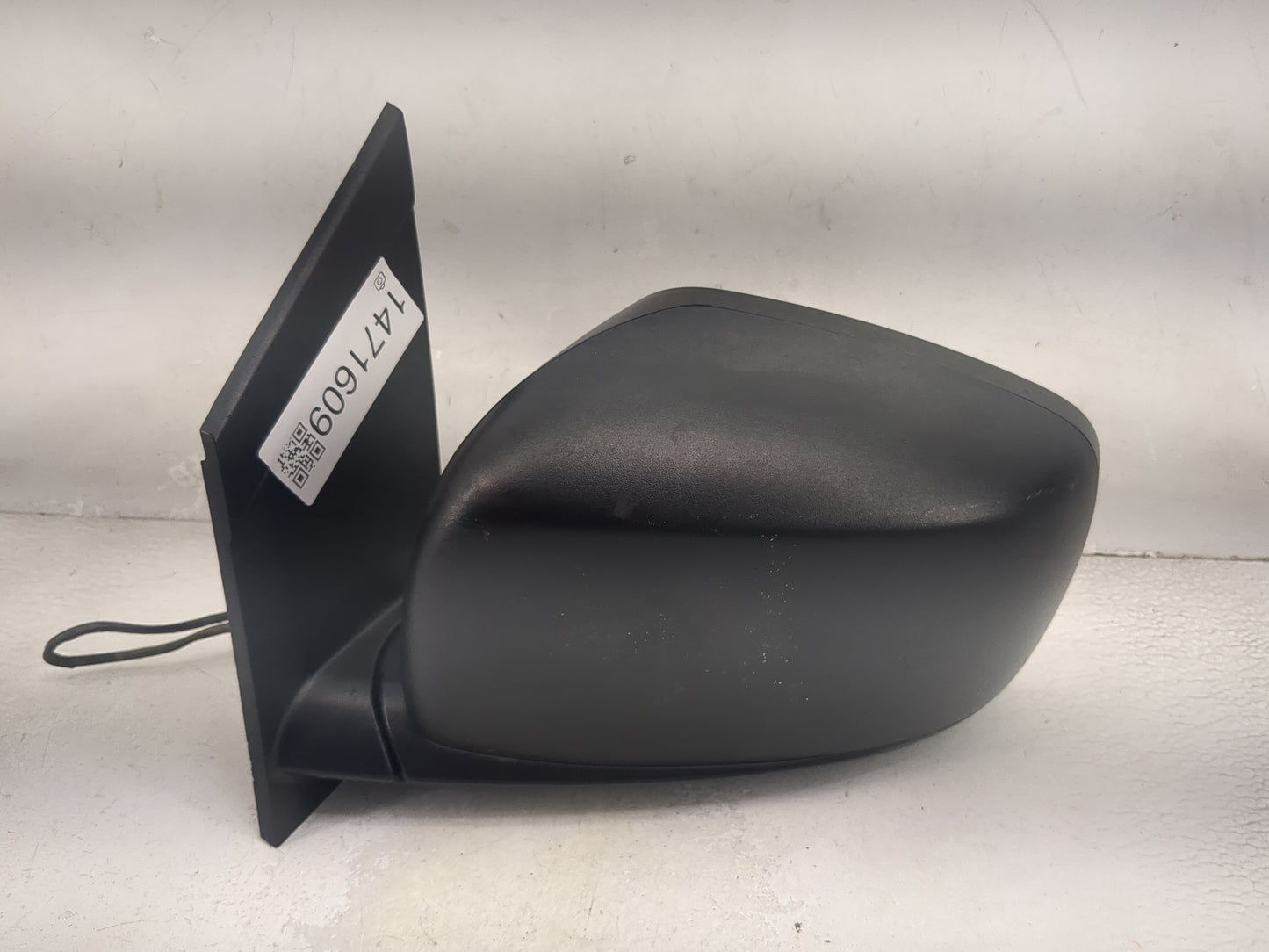 2011 Dodge Caravan Driver Side View Mirror - Left Door Mirror OEM Used - Oemusedautoparts1.com