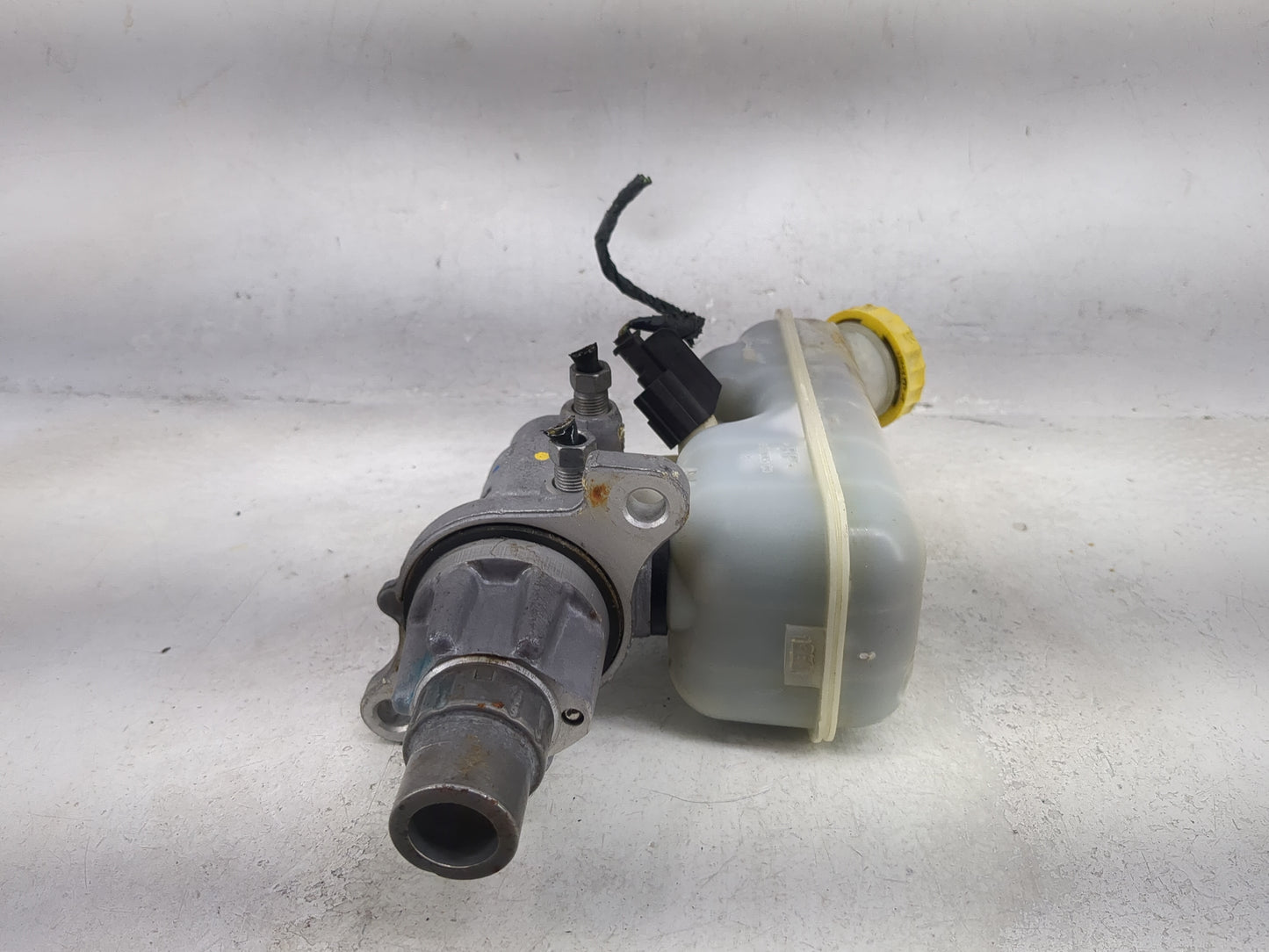 Dodge Caravan Brake Master Cylinder 1492066 - Oemusedautoparts1.com
