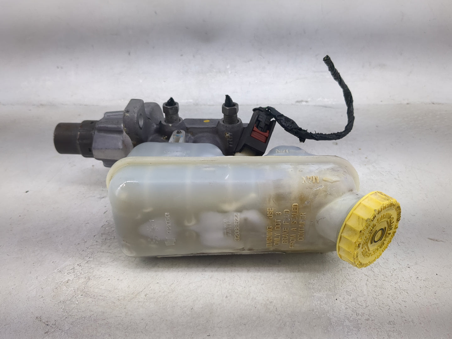 Dodge Caravan Brake Master Cylinder 1492066 - Oemusedautoparts1.com