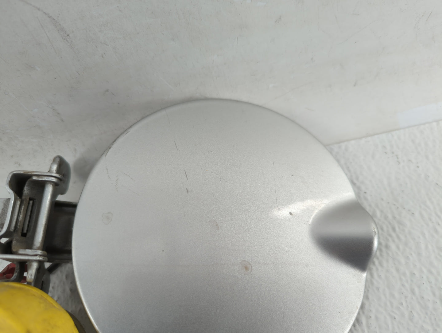 2011 Dodge Caravan Fuel Tank Door Lid Gas Tank Silver - Oemusedautoparts1.com