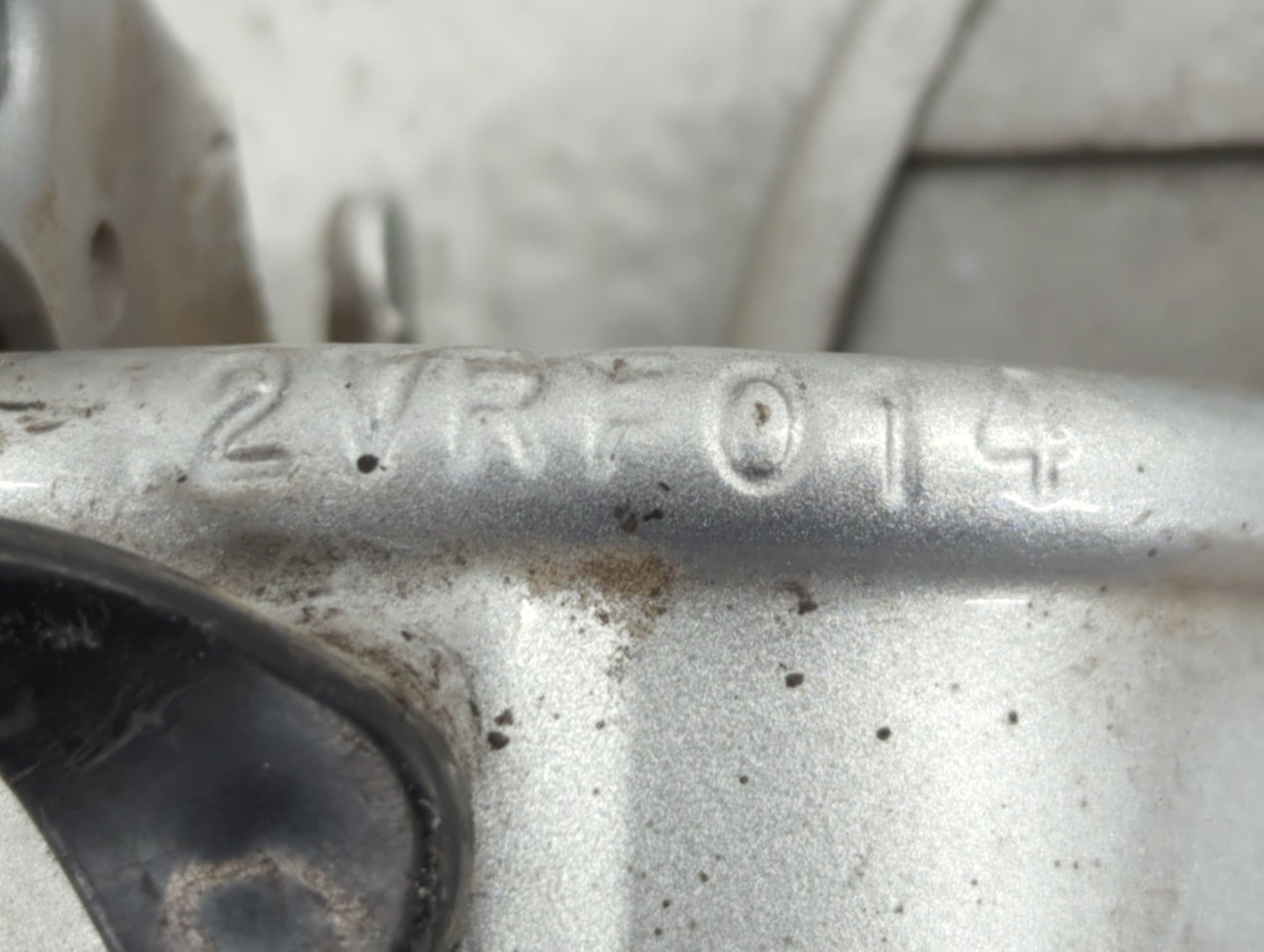 2011 Dodge Caravan Fuel Tank Door Lid Gas Tank Silver - Oemusedautoparts1.com