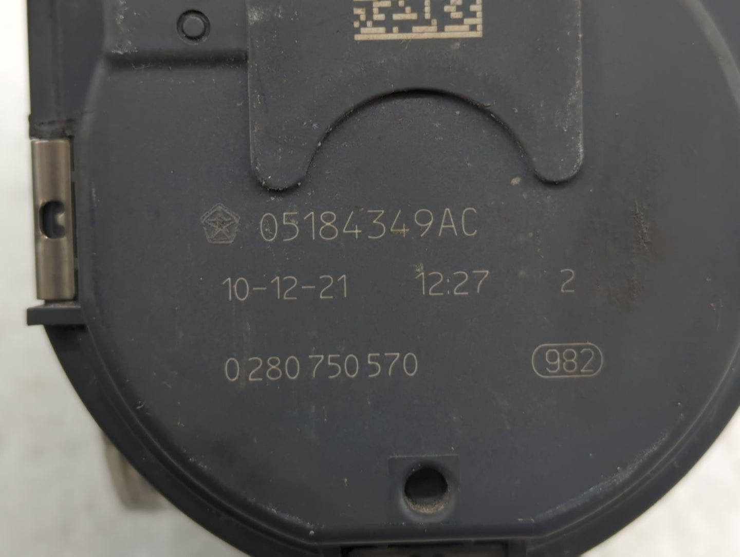 2011 Dodge Caravan Throttle Body P/N:05184349AE 05184349AD, 05184349AC Fits Fits 2012 2013 2014 2015 2016 2017 2018 2019 OEM