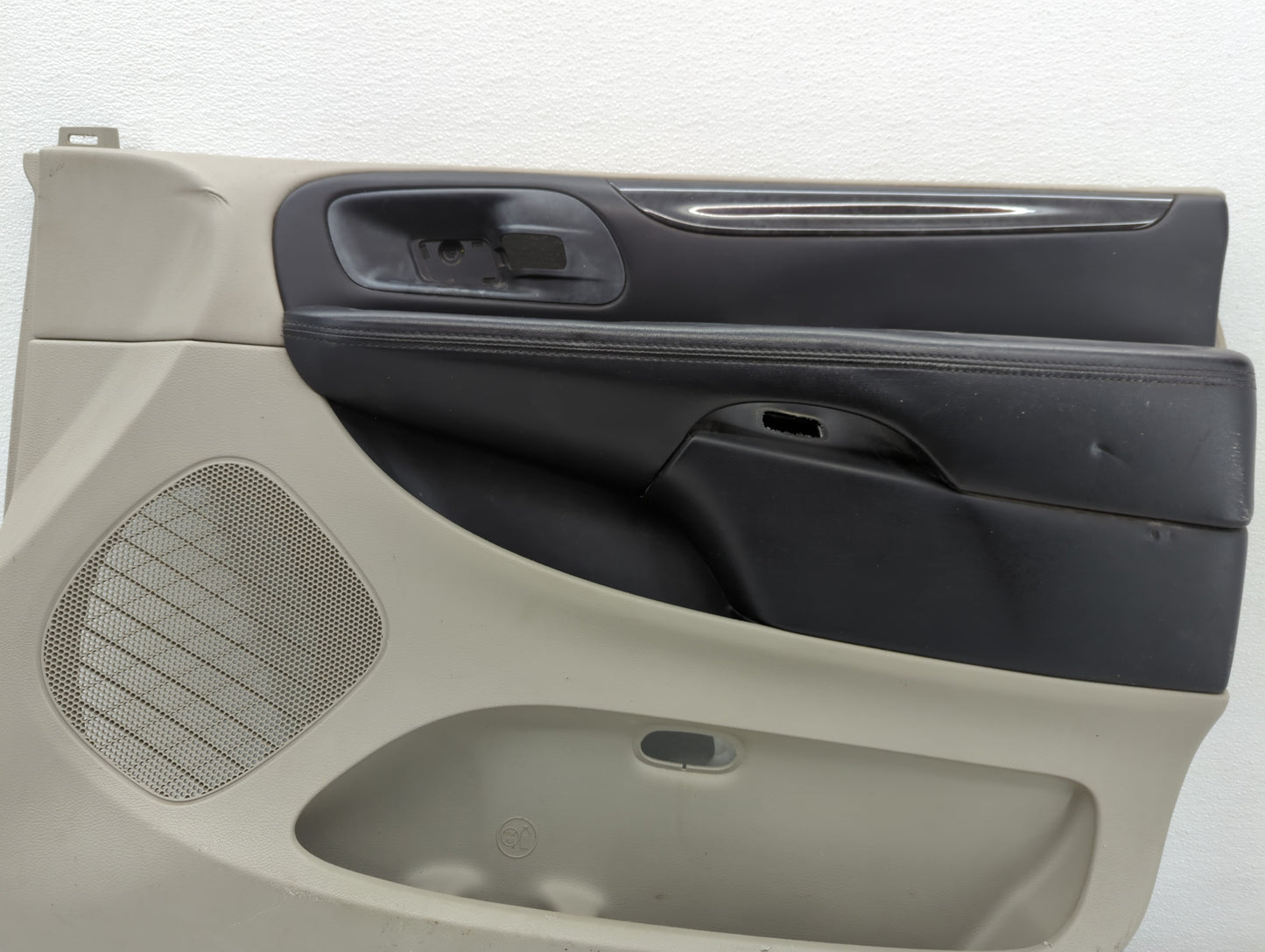 2011 Dodge Caravan Front Right Passenger Interior Door Panel Trim Grey - Oemusedautoparts1.com