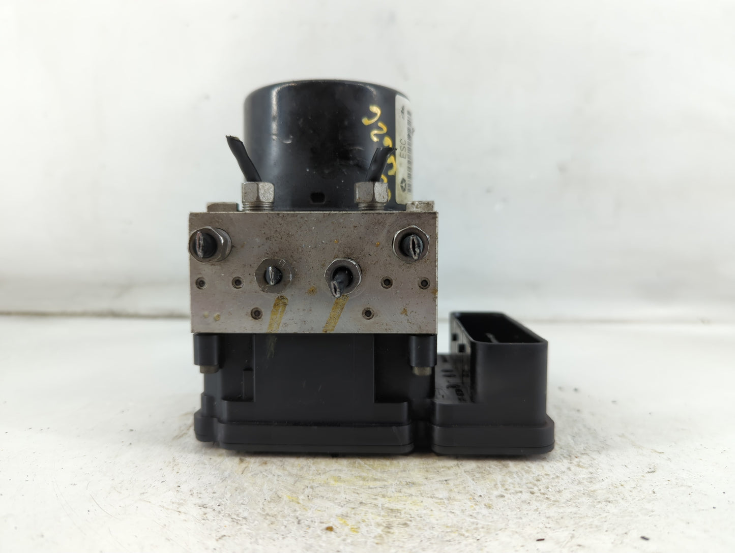 2011 Dodge Caravan ABS Pump Control Module Replacement P/N:P05154901AE Fits OEM Used Auto Parts - Oemusedautoparts1.com