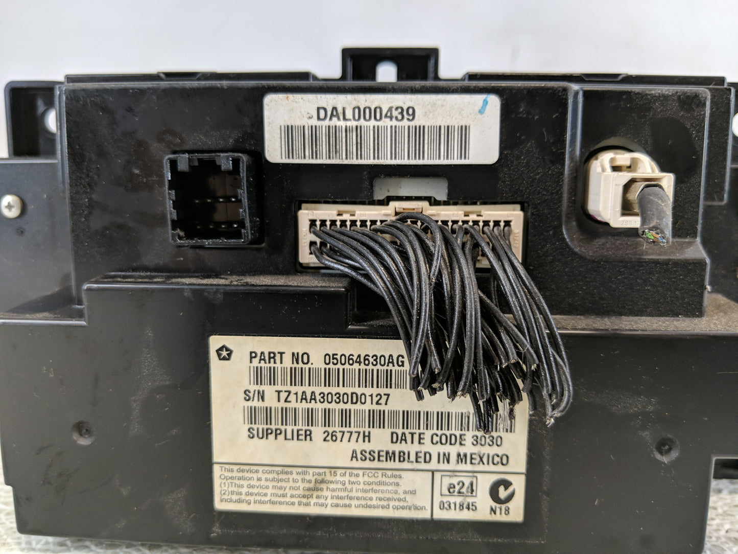 2011 Dodge Charger Radio AM FM Cd Player Receiver Replacement P/N:05064630AG Fits OEM Used Auto Parts - Oemusedautoparts1.co