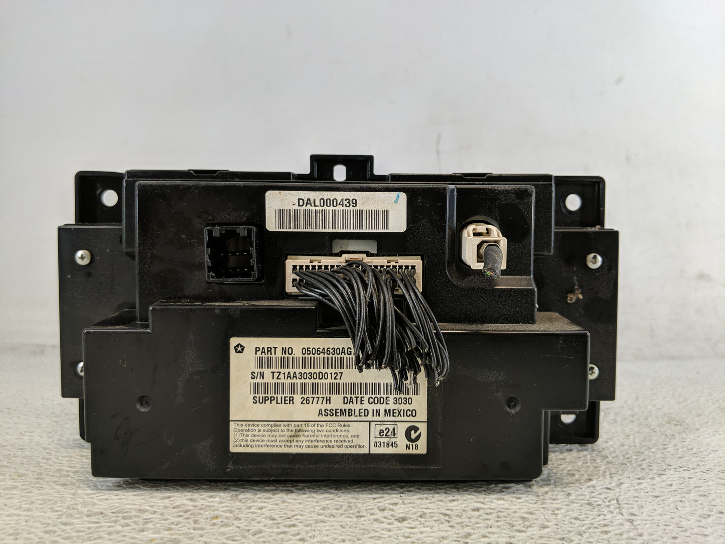 2011 Dodge Charger Radio AM FM Cd Player Receiver Replacement P/N:05064630AG Fits OEM Used Auto Parts - Oemusedautoparts1.co
