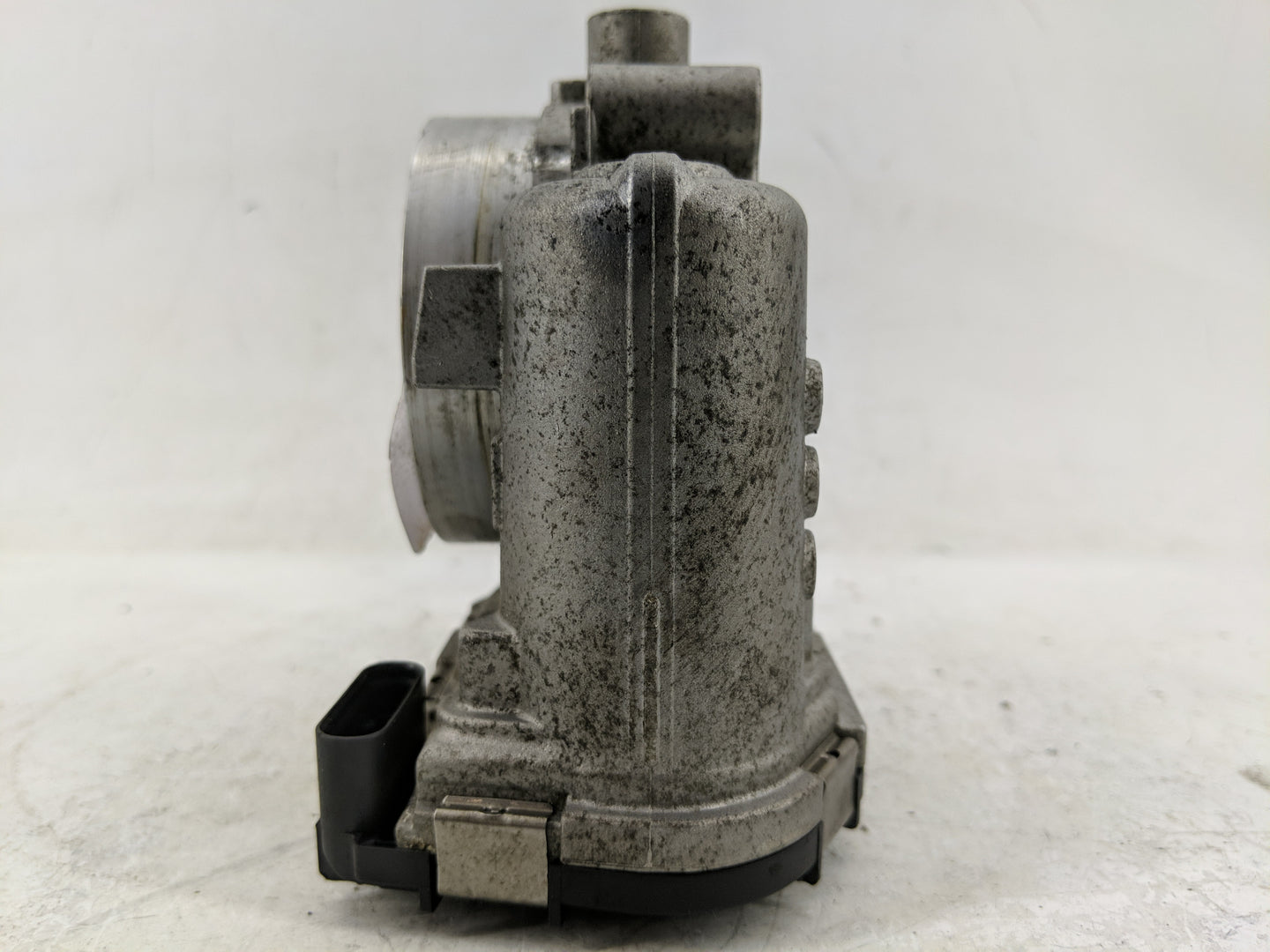 2011-2022 Dodge Charger Throttle Body Fits Fits 2011 2012 2013 2014 2015 2016 2017 2018 2019 2020 2021 2022 OEM Used Auto Pa