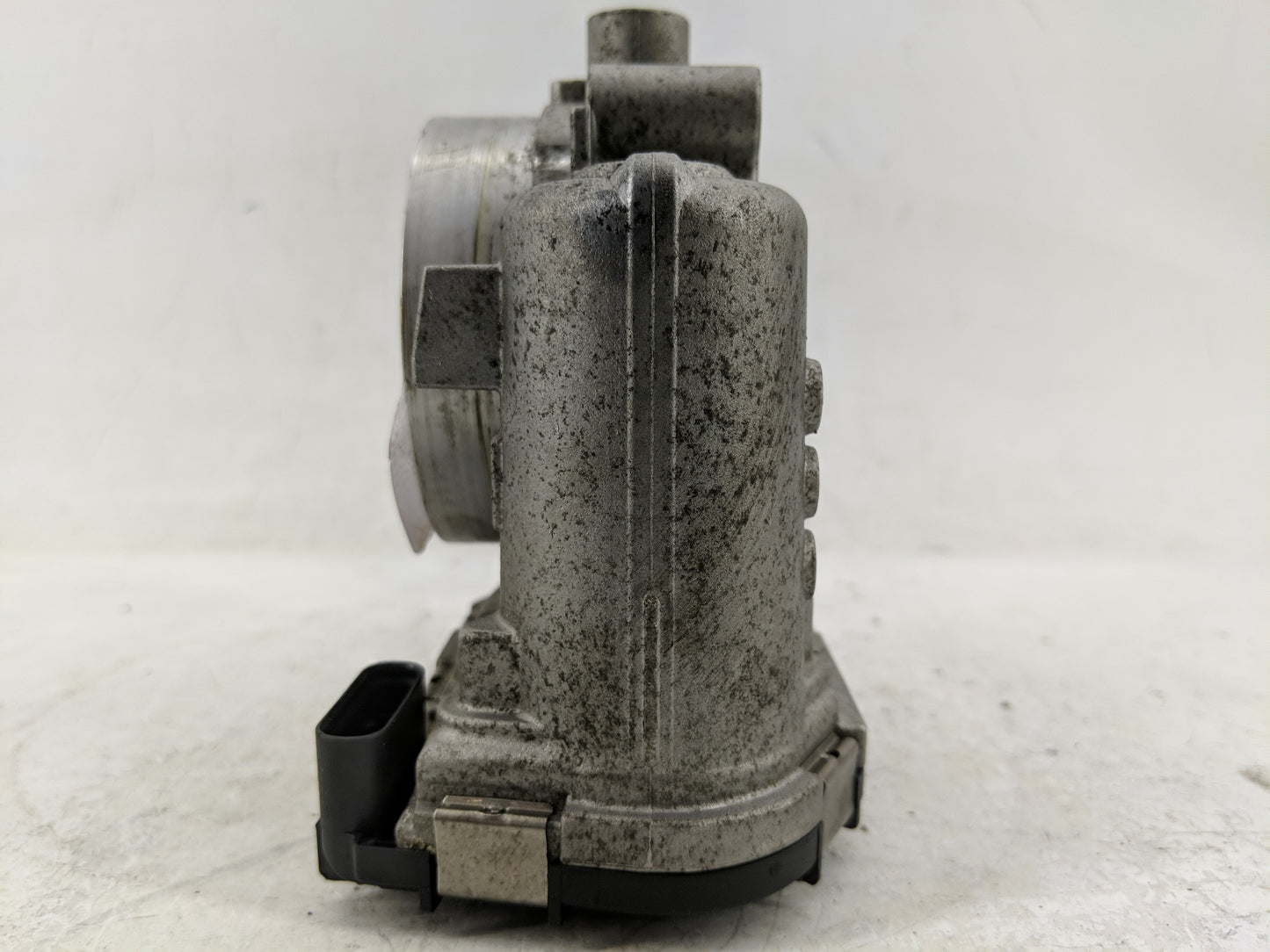 2011-2022 Dodge Charger Throttle Body Fits Fits 2011 2012 2013 2014 2015 2016 2017 2018 2019 2020 2021 2022 OEM Used Auto Pa