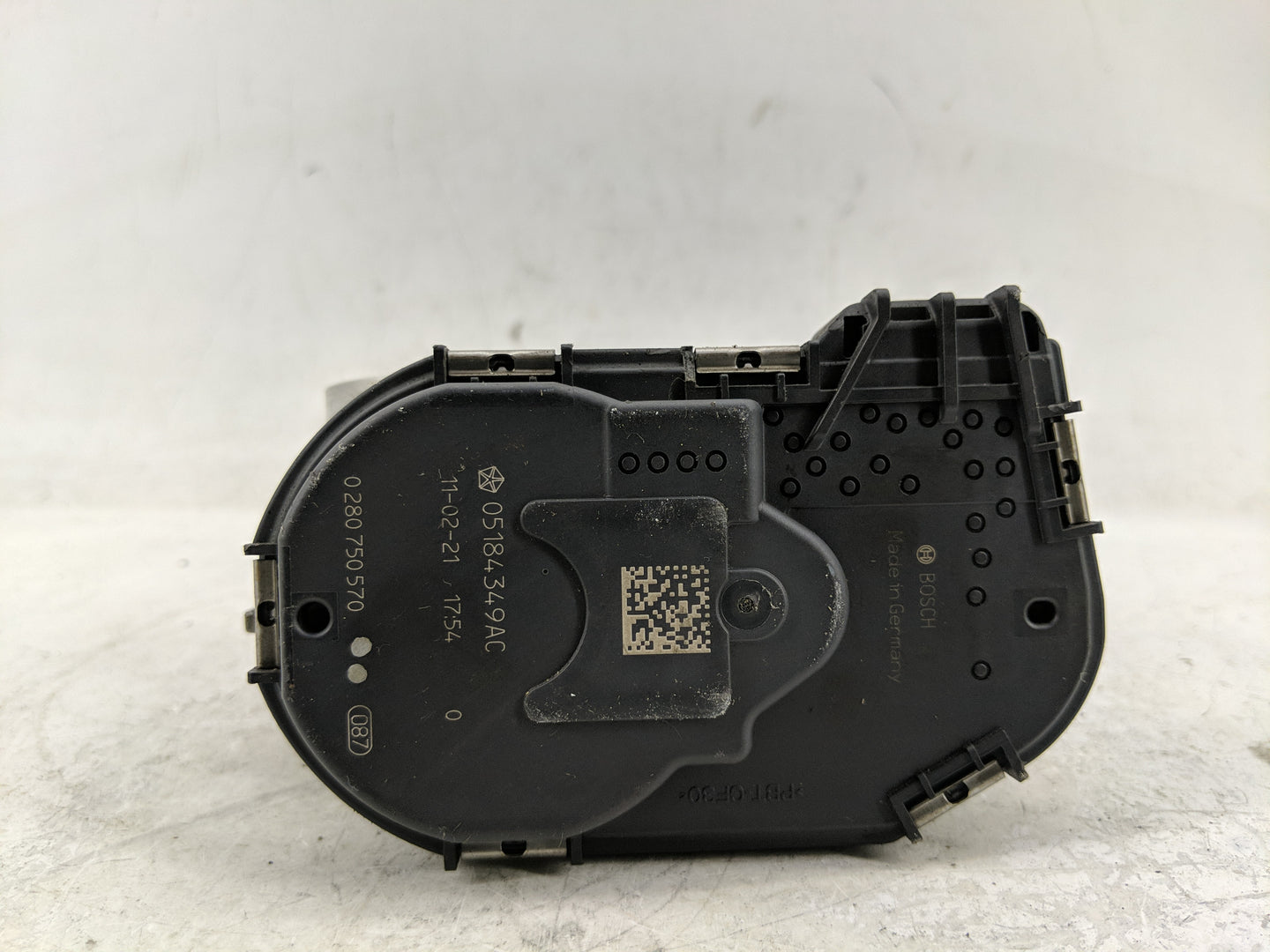 2011-2022 Dodge Charger Throttle Body Fits Fits 2011 2012 2013 2014 2015 2016 2017 2018 2019 2020 2021 2022 OEM Used Auto Pa