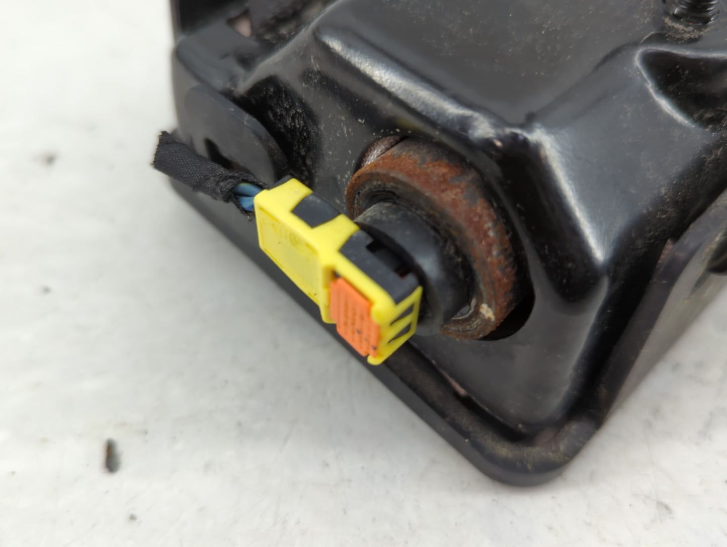2011-2014 Dodge Charger Air Bag Driver Left Knee OEM P/N:5057792AE Fits Fits 2011 2012 2013 2014 OEM Used Auto Parts - Oemus