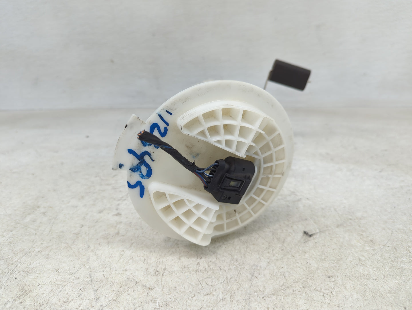 2006-2016 Dodge Charger Electrical Gas Fuel Pump Assembly - Oemusedautoparts1.com