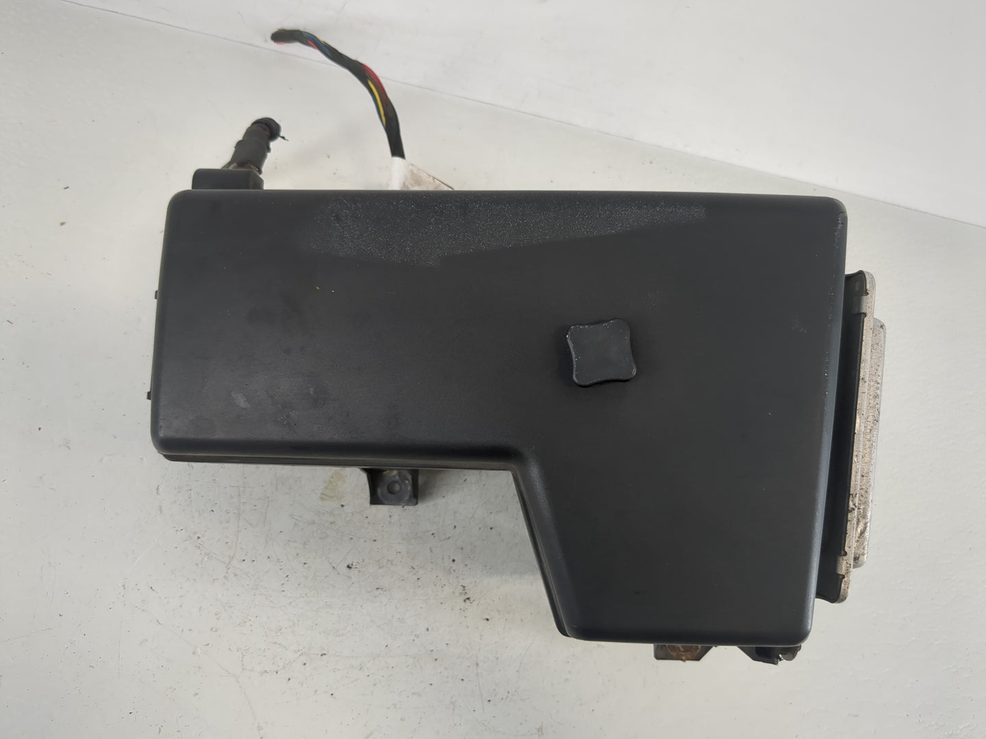 2008-2011 Dodge Dakota Fusebox Fuse Box Panel Relay Module P/N:04692233AA Fits Fits 2008 2009 2010 2011 OEM Used Auto Parts 