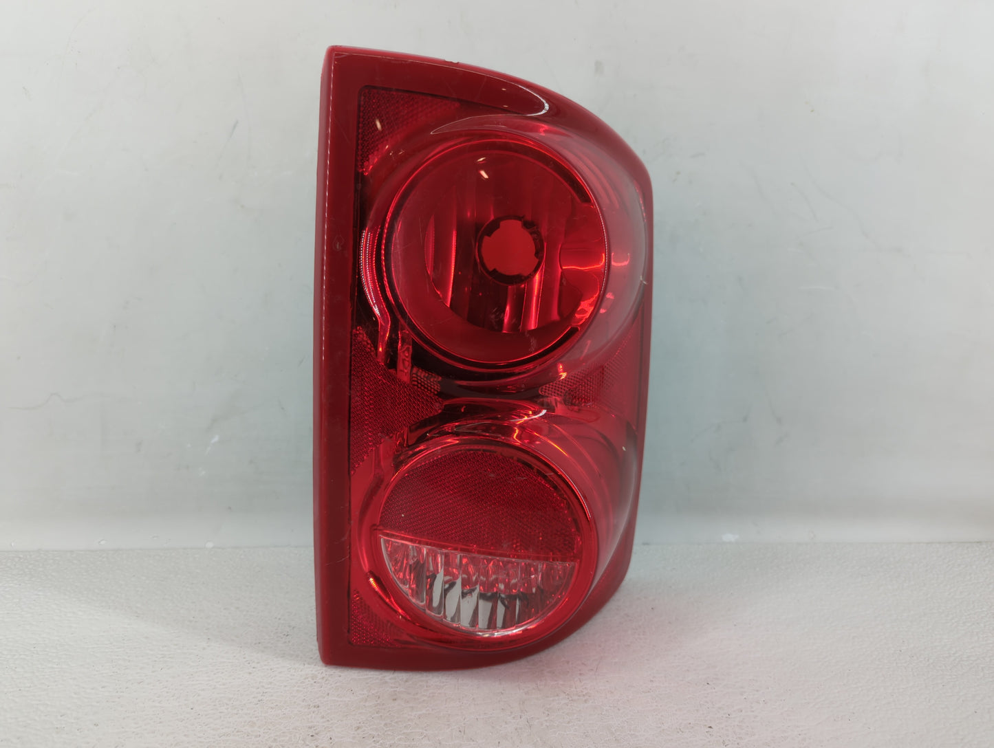 2005-2011 Dodge Dakota Tail Light Assembly Passenger Right OEM P/N:55077604AD Fits Fits 2005 2006 2007 2008 2009 2010 2011 O