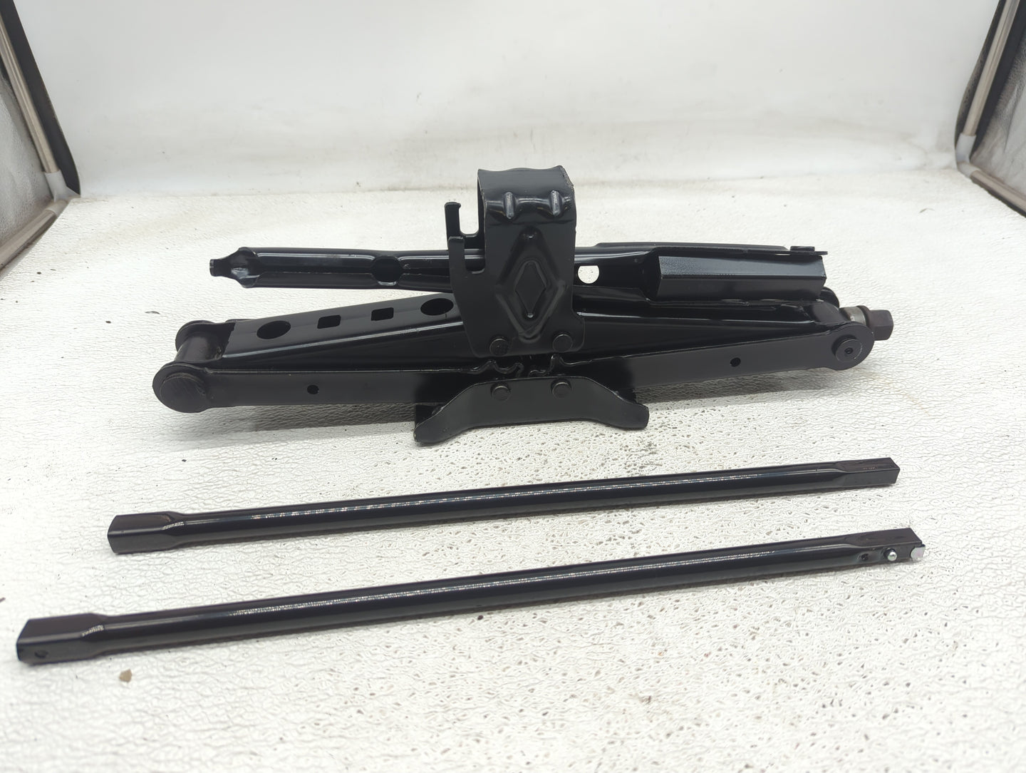 2011 Dodge Durango Spare Scissor Car Jack - Oemusedautoparts1.com