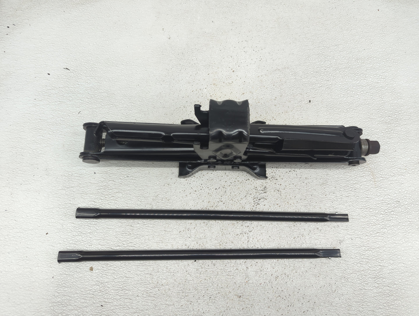 2011 Dodge Durango Spare Scissor Car Jack - Oemusedautoparts1.com