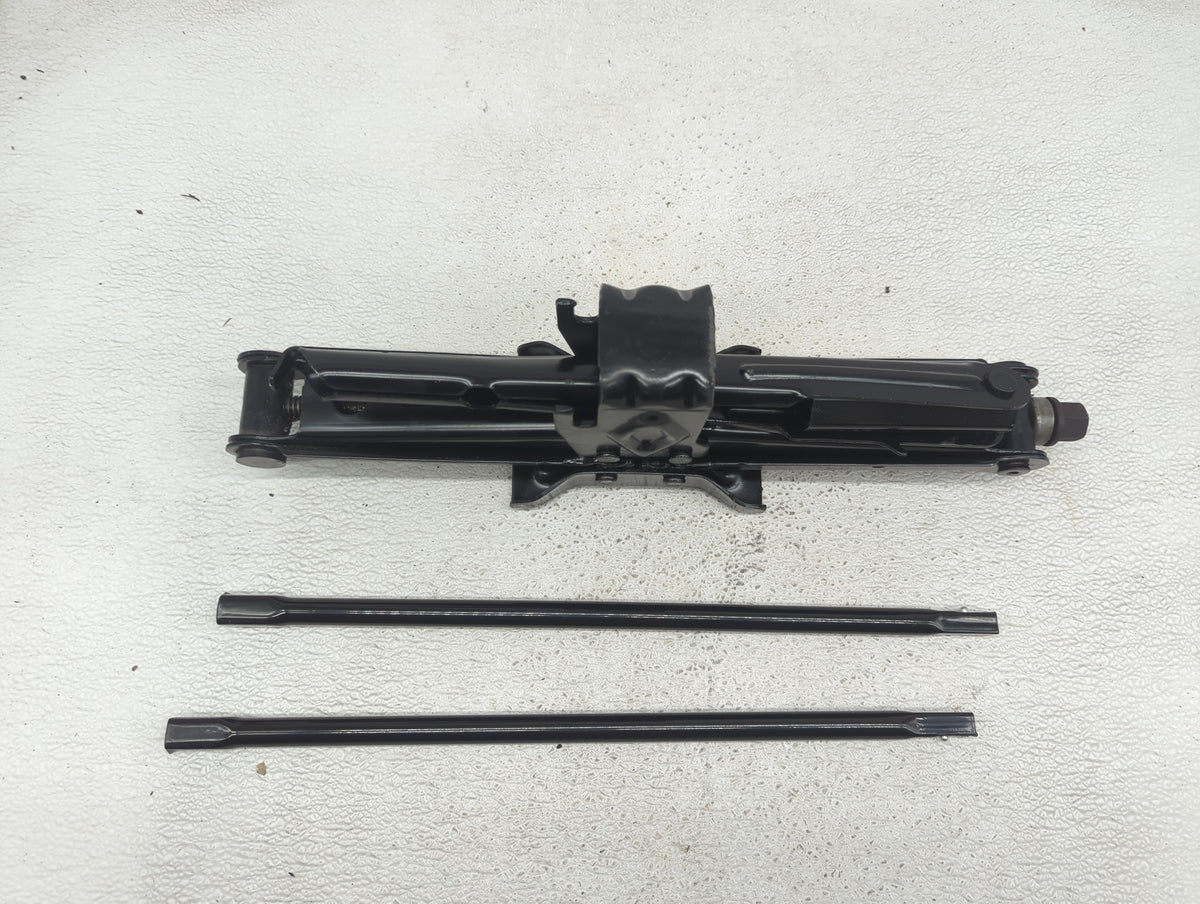 2011 Dodge Durango Spare Scissor Car Jack - Oemusedautoparts1.com