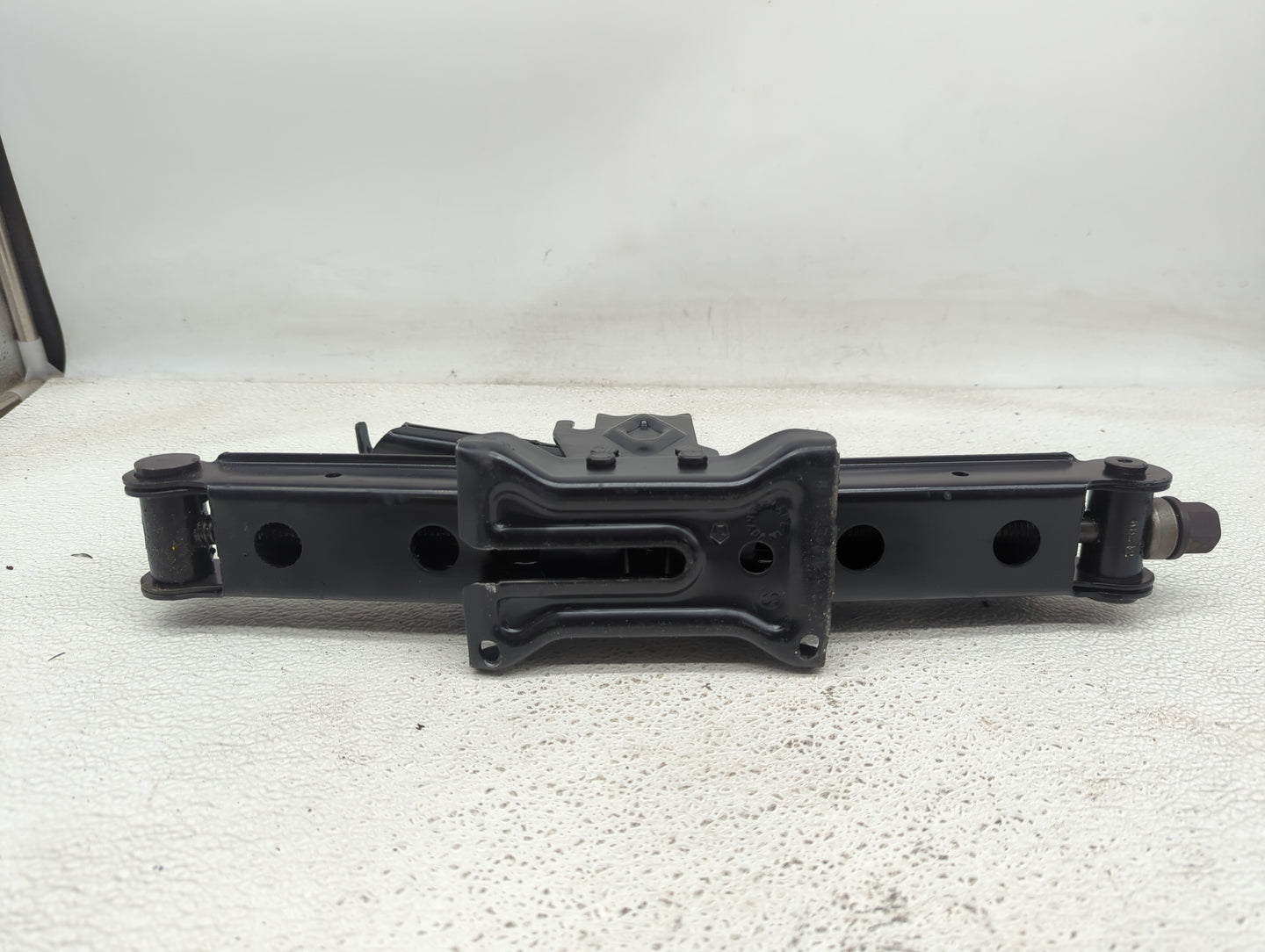 2011 Dodge Durango Spare Scissor Car Jack - Oemusedautoparts1.com