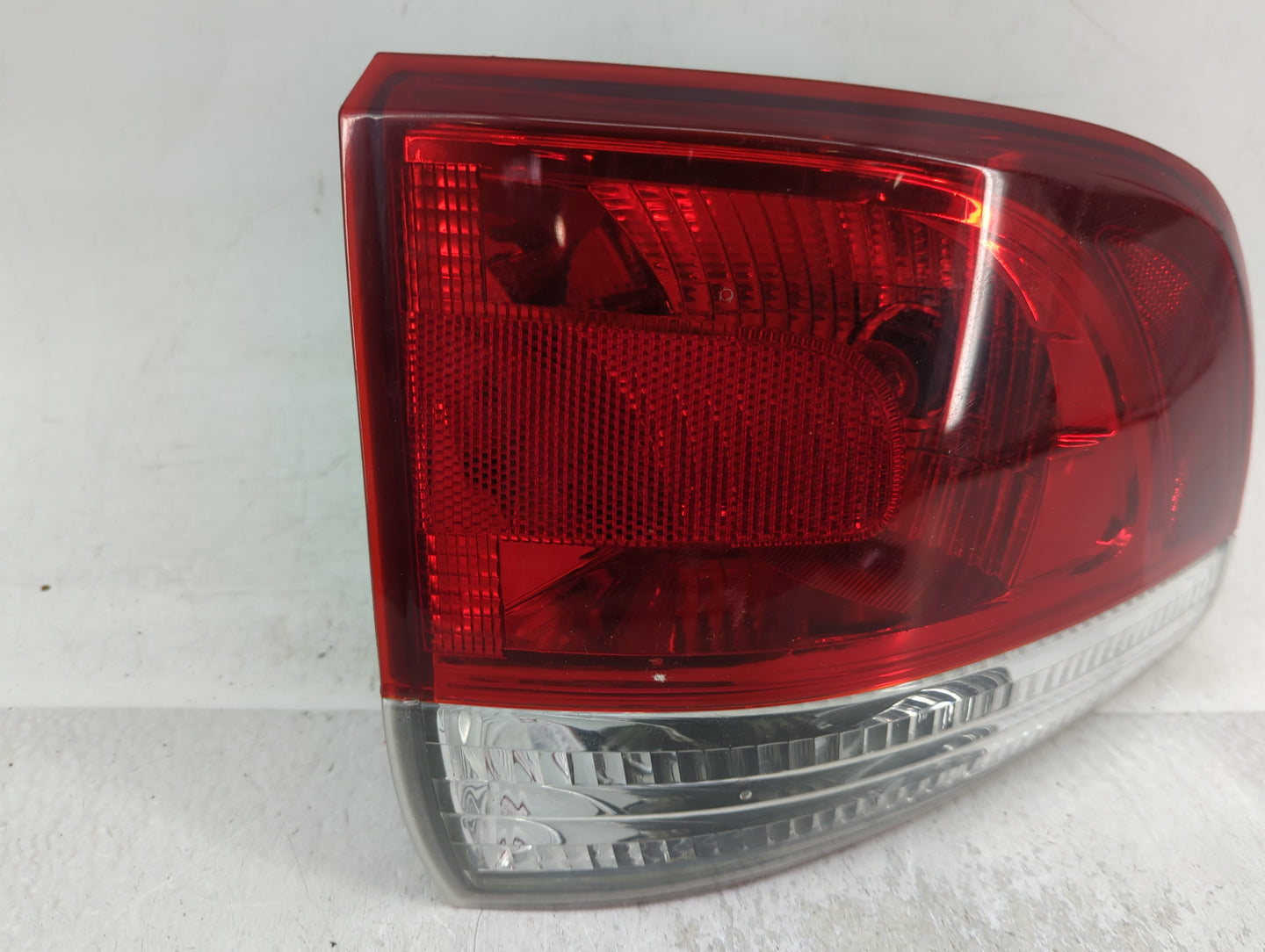2011-2013 Dodge Durango Tail Light Assembly Driver Left OEM P/N:554079137AF Fits Fits 2011 2012 2013 OEM Used Auto Parts - O