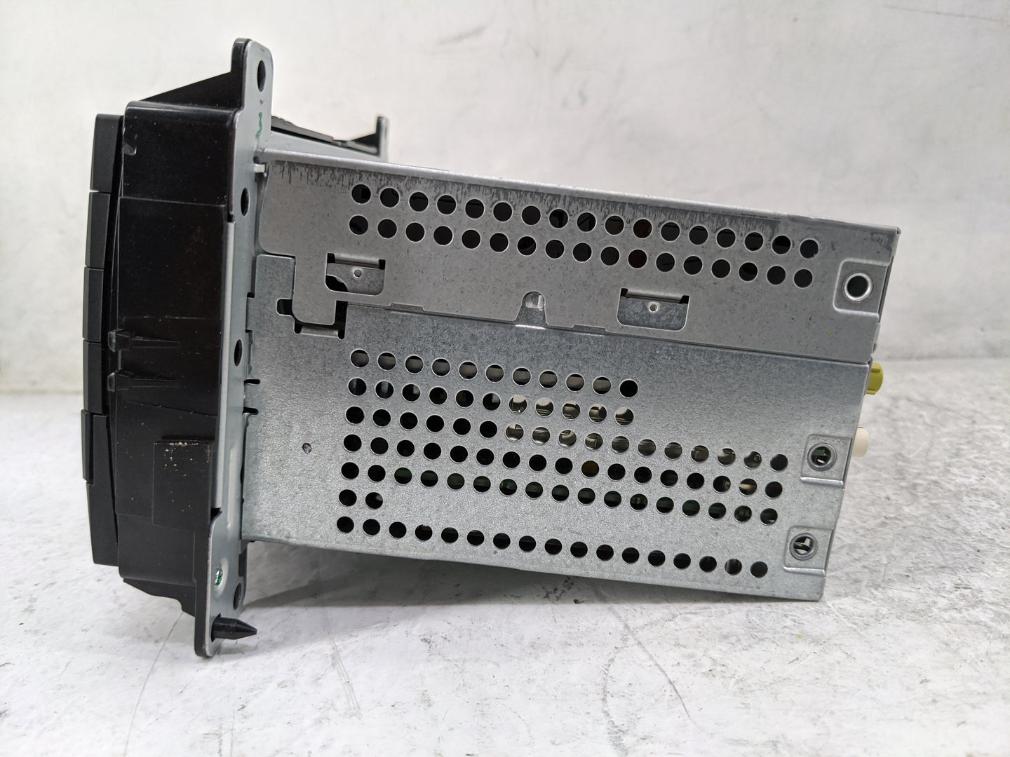 2011 Dodge Durango Radio AM FM Cd Player Receiver Replacement P/N:P68086500AE T00BE084157064 Fits OEM Used Auto Parts - Oemu
