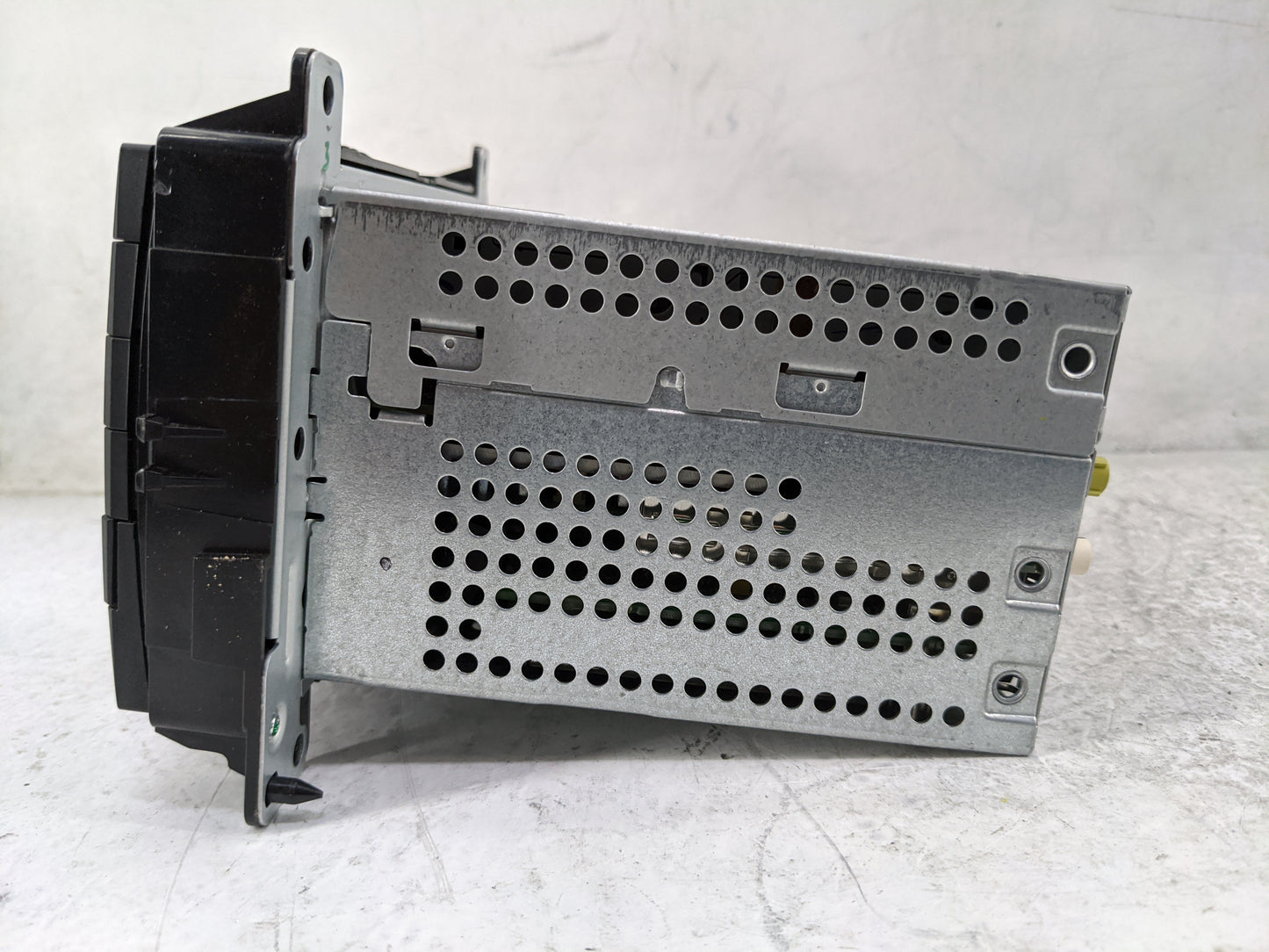 2011 Dodge Durango Radio AM FM Cd Player Receiver Replacement P/N:P68086500AE T00BE084157064 Fits OEM Used Auto Parts - Oemu
