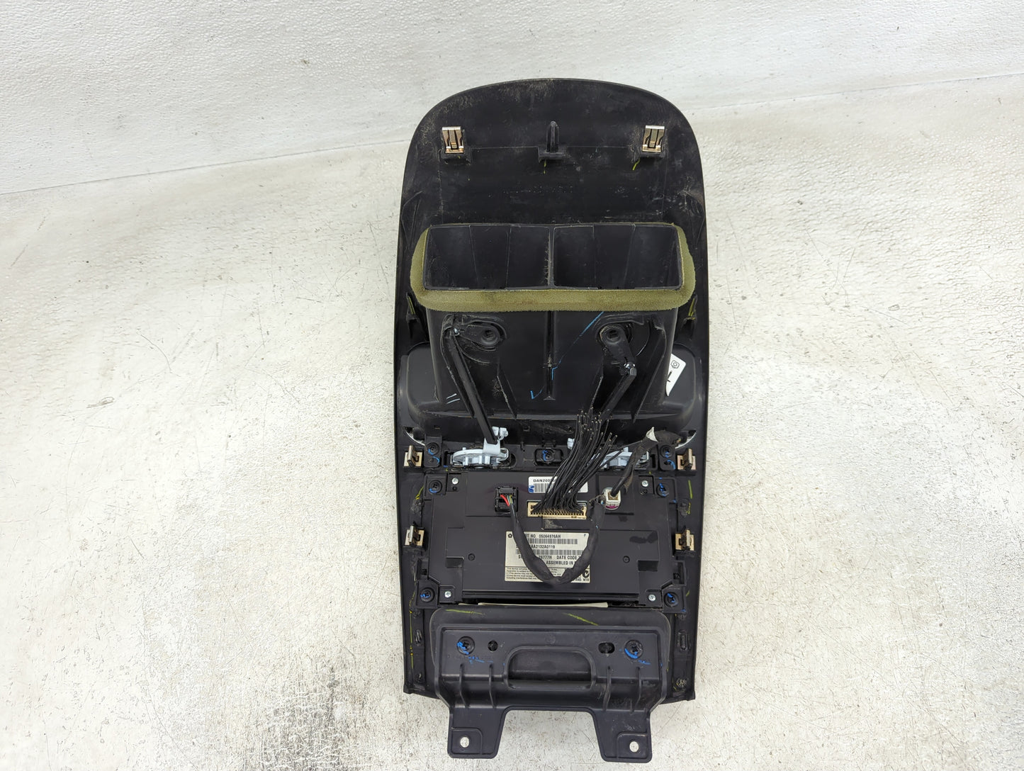 2011-2012 Dodge Journey Radio AM FM Cd Player Receiver Replacement P/N:05064976AH Fits Fits 2011 2012 OEM Used Auto Parts - 
