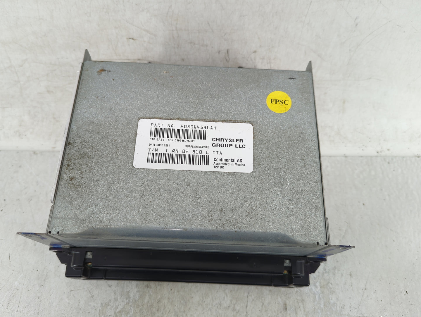 2011-2012 Dodge Journey Radio AM FM Cd Player Receiver Replacement P/N:P05064546AM Fits Fits 2011 2012 OEM Used Auto Parts -