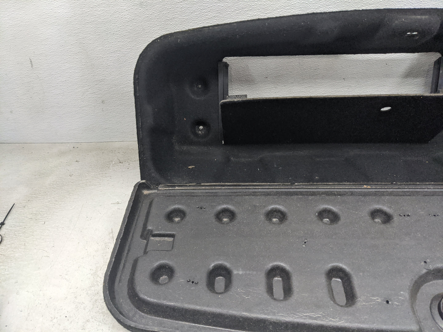 2011 Dodge Journey Rear Cargo Cover Storage Retractable Shade - Oemusedautoparts1.com